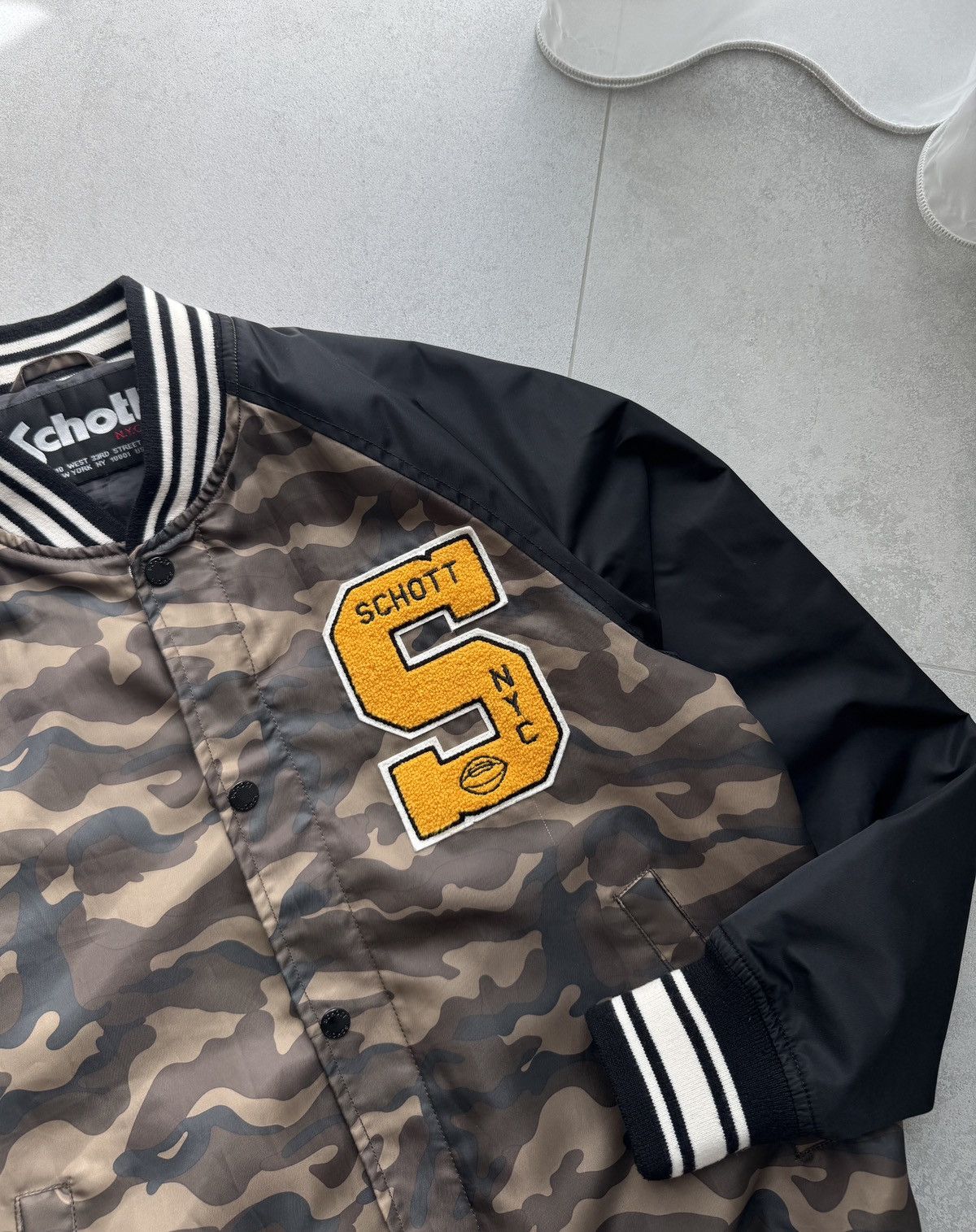 Schott × Vintage Men's Vintage SCHOTT Camouflage Bomber Jacket Tag M fits S Size US M / EU 48-50 / 2 - 4 Thumbnail