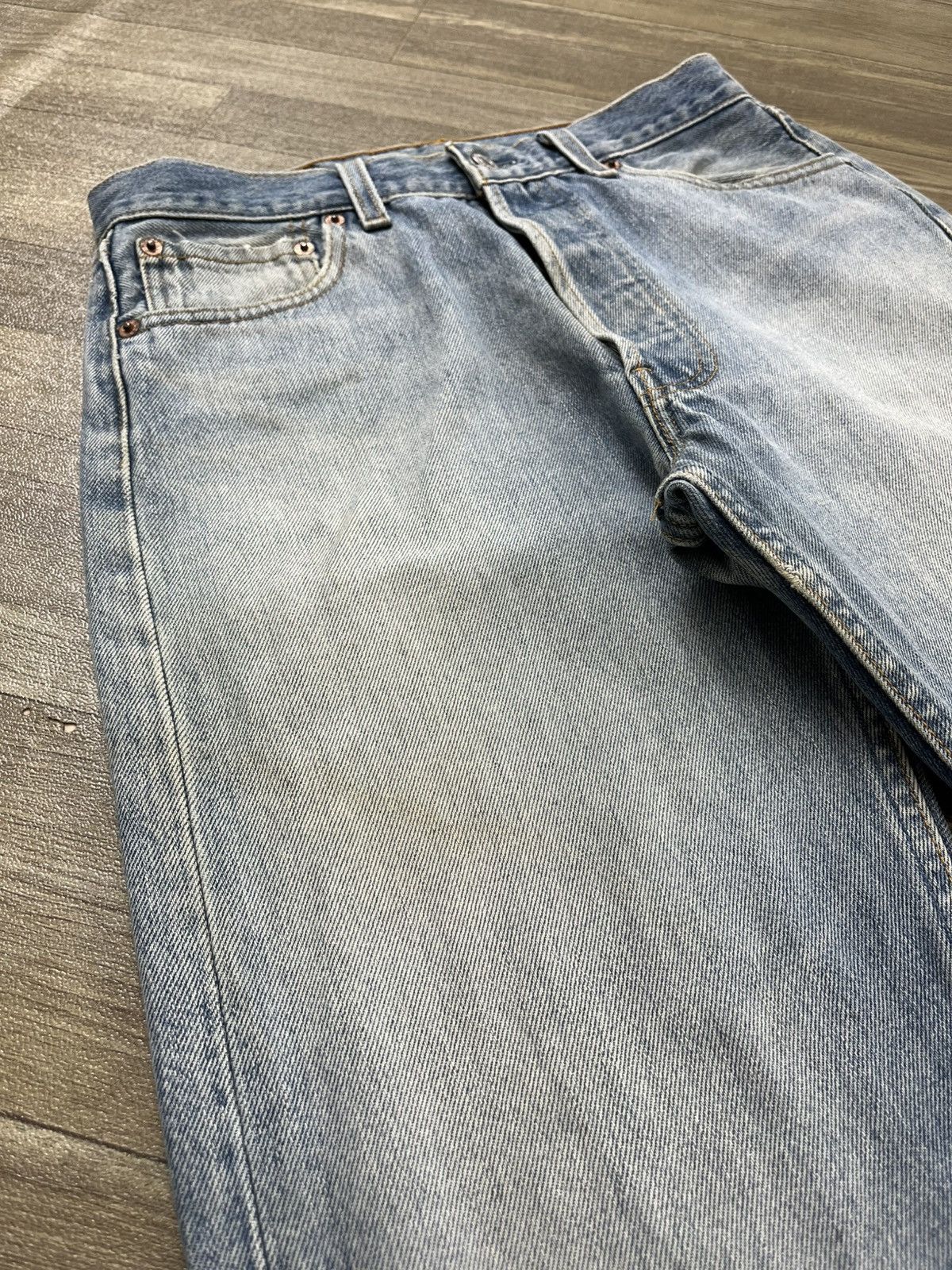 Levi's Vintage Clothing 🇺🇸1990s Vintage Levis 501 30x34 Straight Leg Light Blue Jeans Size US 30 / EU 46 - 7 Thumbnail