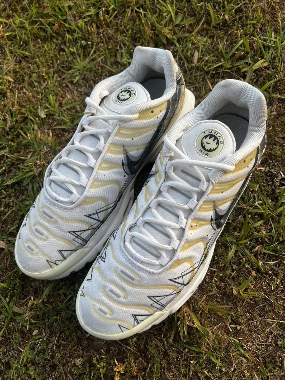 Nike CLEAN Nike Air Max Plus size 12 Mens La Requin White shoes Size US 12 / EU 45 - 2 Thumbnail