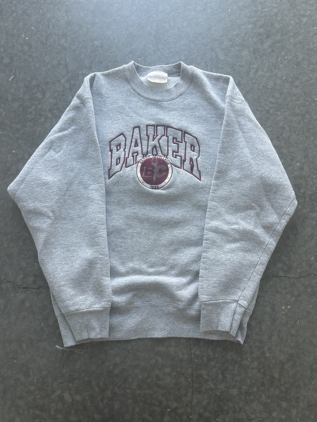 Vintage Vintage 90s Baker College Embroidered Sweatshirt Size US L / EU 52-54 / 3 - 1 Thumbnail