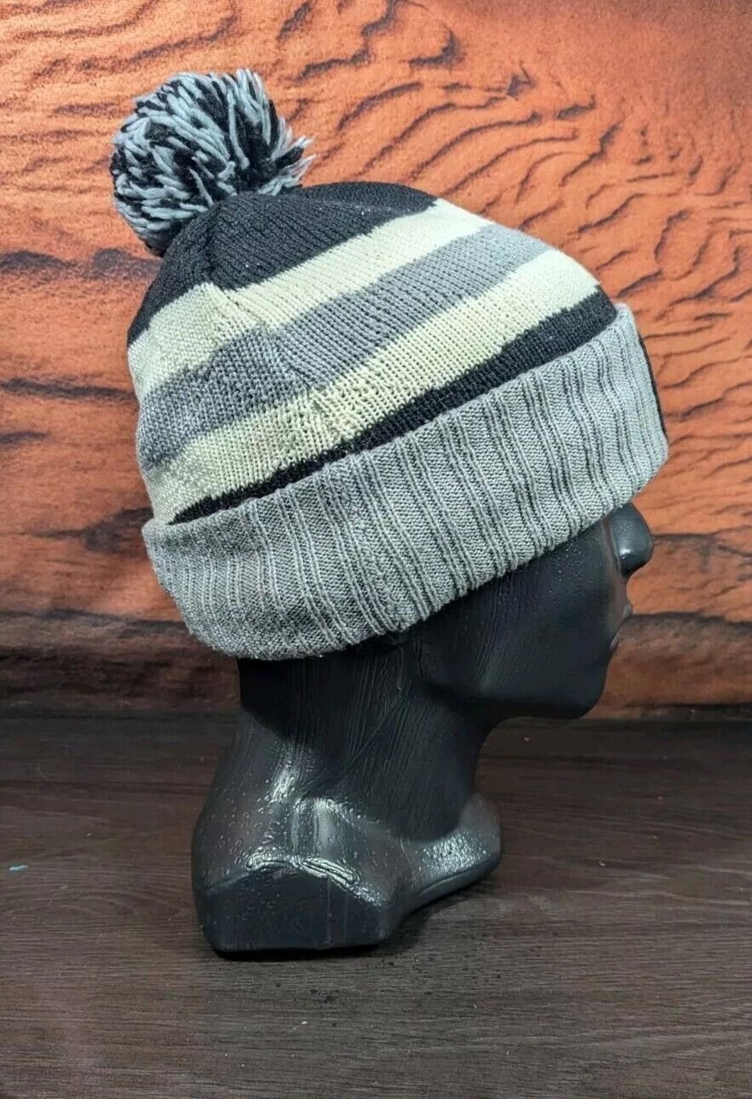 Mitchell & Ness NBA Mitchell And Ness Grey San Antonio Spurs Beanie WPom Pom Size ONE SIZE - 2 Thumbnail