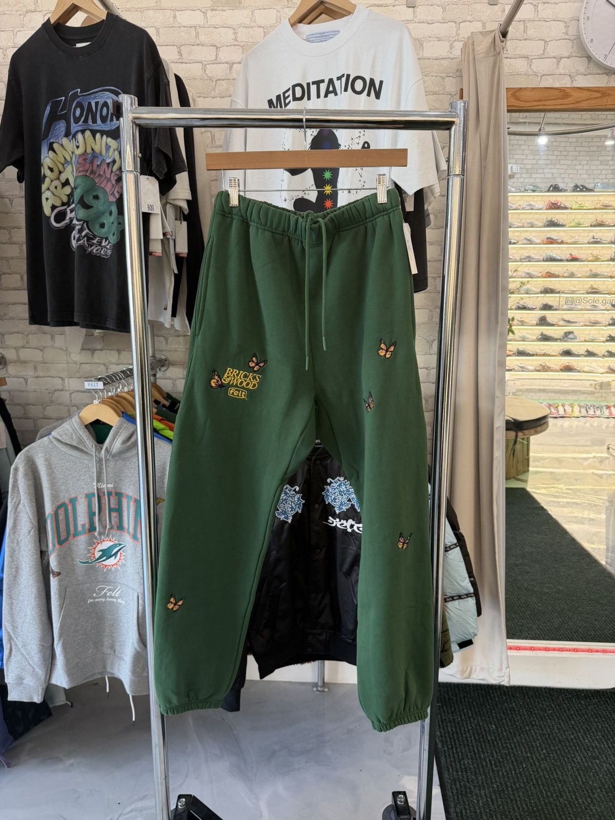 FELT FELT x Bricks & Wood “Butterfly Garden” Green Sweatpants Size US 32 / EU 48 - 1 Thumbnail