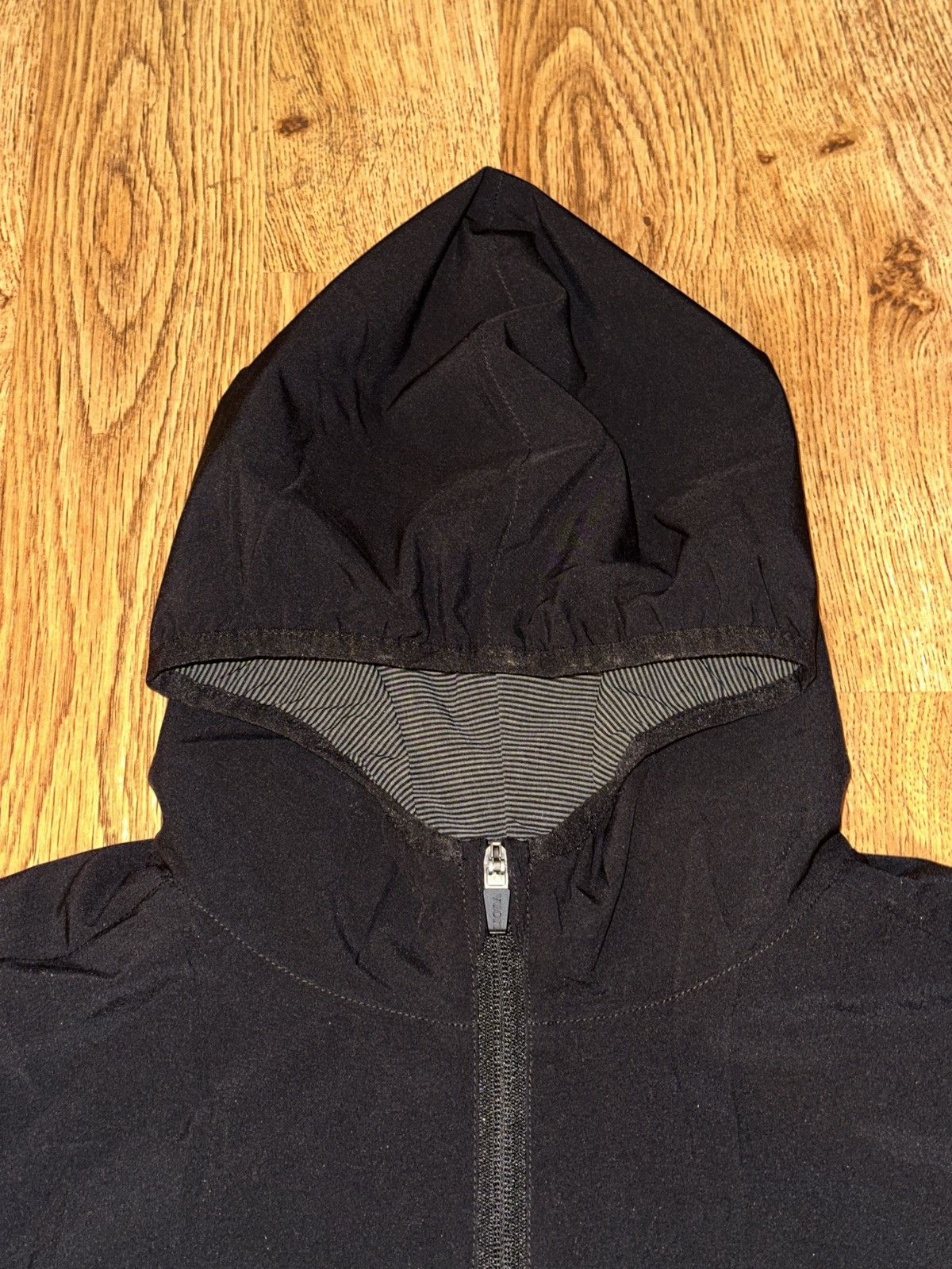 Vuori Vuori Black Hooded Windbreaker Jacket Full Zip Lightweight Size US L / EU 52-54 / 3 - 3 Thumbnail