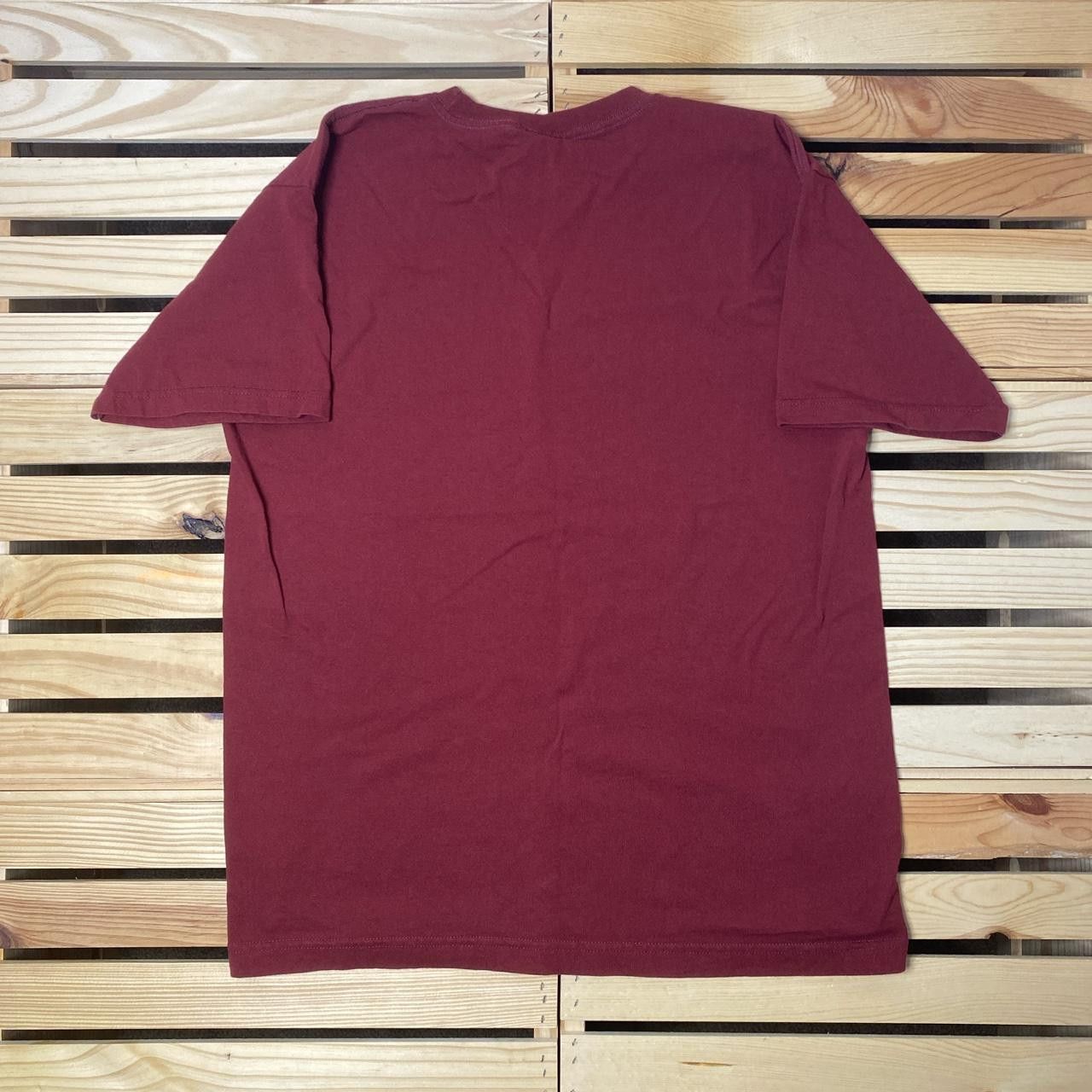 Levi's Vintage Levi's Burgundy Tee Size Medium Size US M / EU 48-50 / 2 - 2 Thumbnail