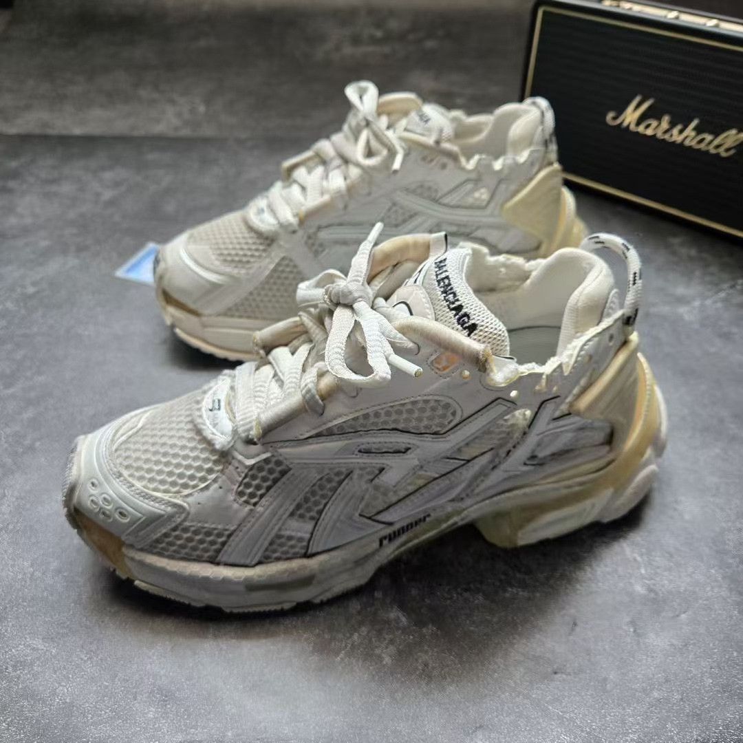 Balenciaga Balenciaga Running White Lowtop Sneakers 37 Women Size US 6.5 / IT 36.5 - 1 Thumbnail