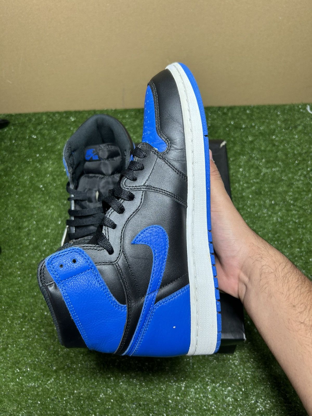 Jordan Brand Jordan 1 Royal 2017 Size US 10.5 / EU 43-44 - 4 Thumbnail
