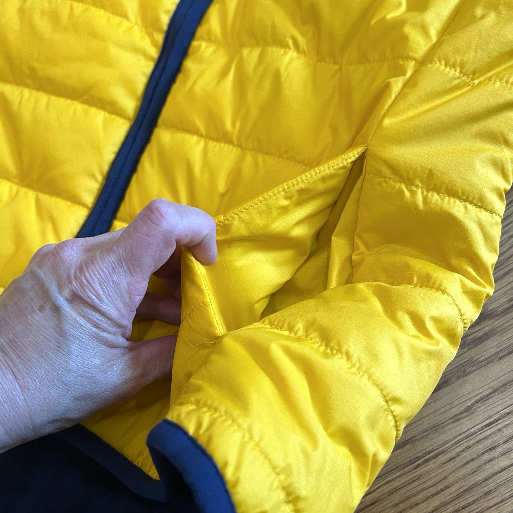 Nike Women's Nike WVU Reversible Puffer Vest Small Yellow Sports Outdoor Casual Size S / US 4 / IT 40 - 3 Thumbnail