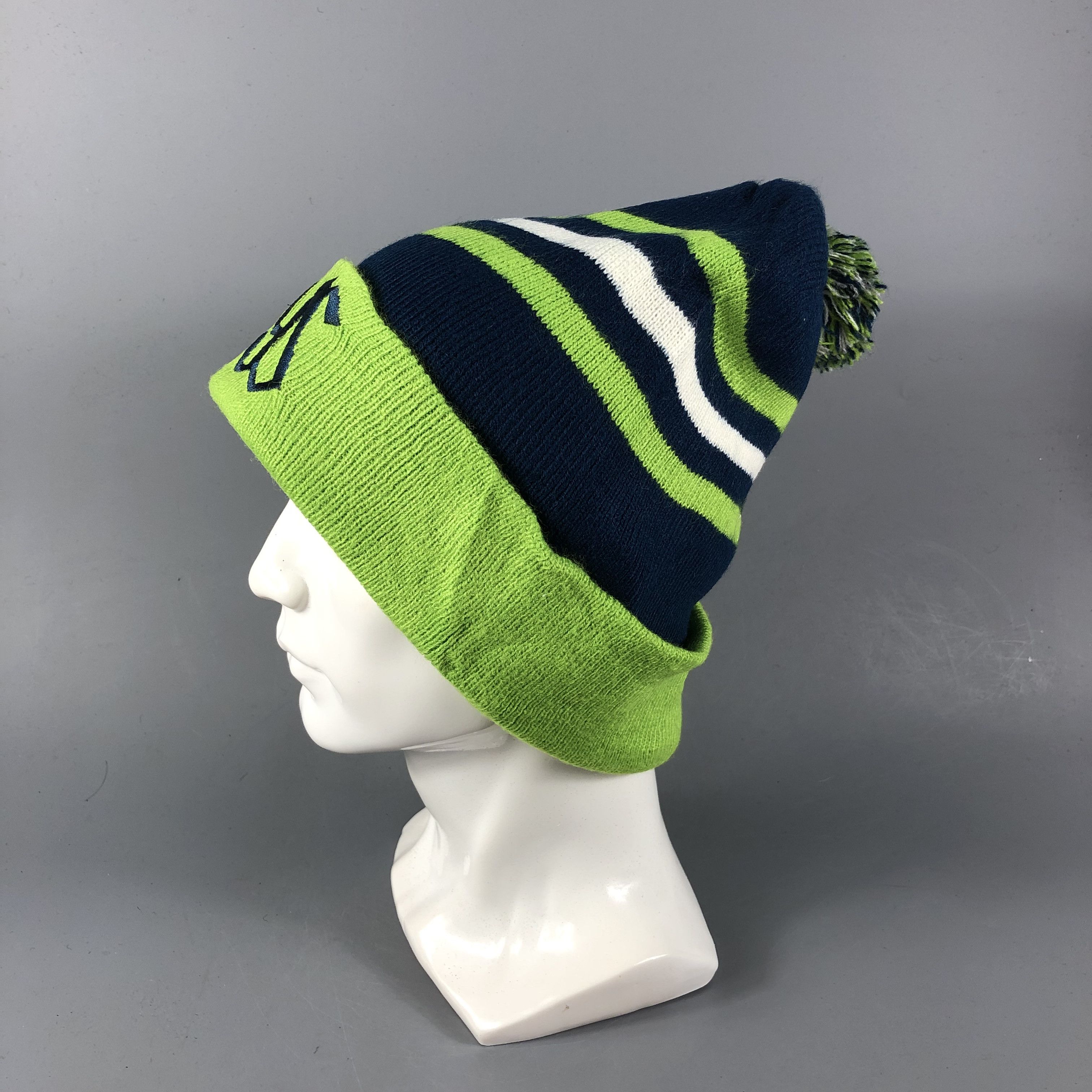 Japanese Brand Tokyo Yakult Swallows Bobble Beanie Snowcap Snow Hat B799 Size ONE SIZE - 2 Thumbnail