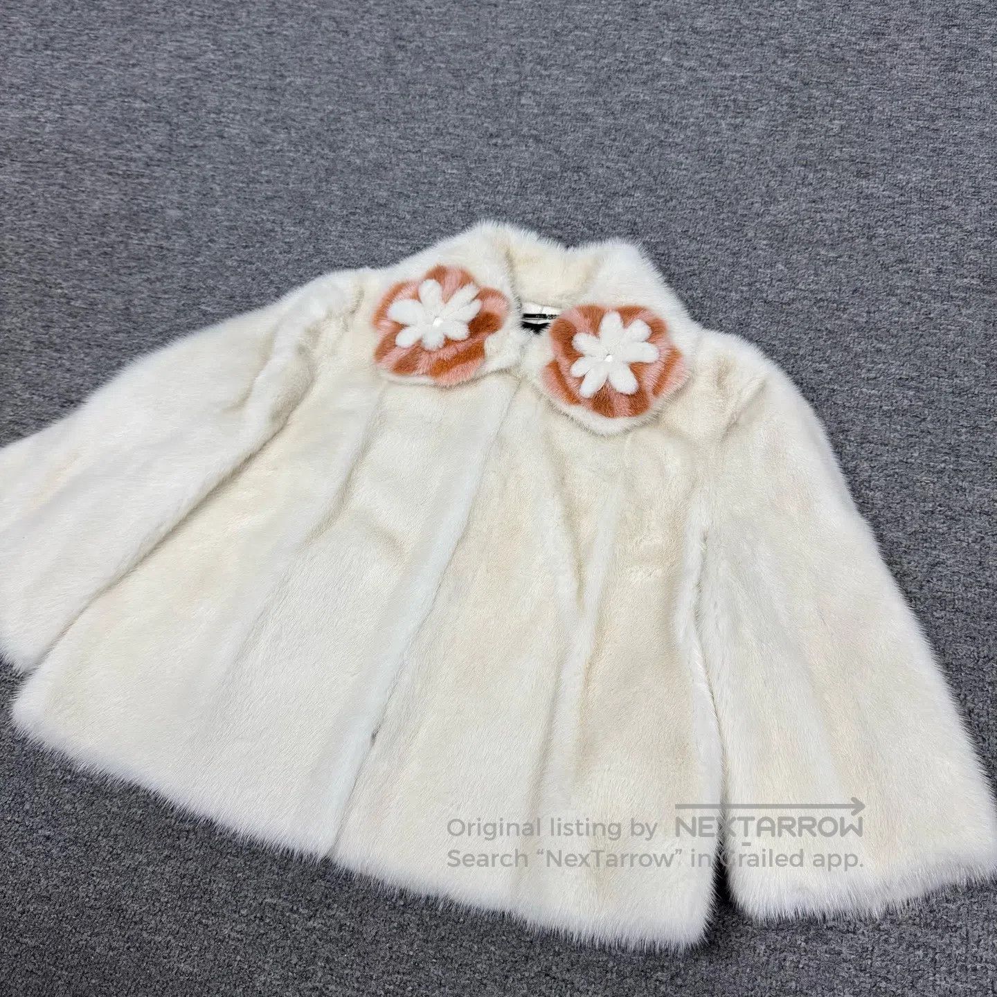 Fendi FENDI Short fur coat with white plush floral buttons| Size S / US 4 / IT 40 - 2 Thumbnail