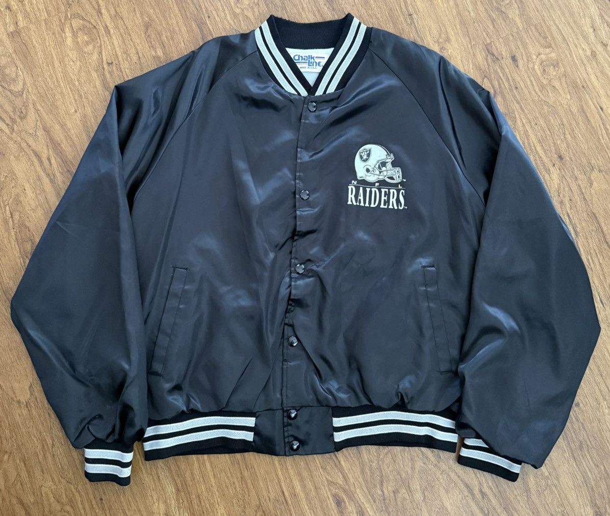 Chalk Line Vintage 1992 Raiders Los Angeles Jacket Satin XL Chalk line Size US XL / EU 56 / 4 - 2 Thumbnail