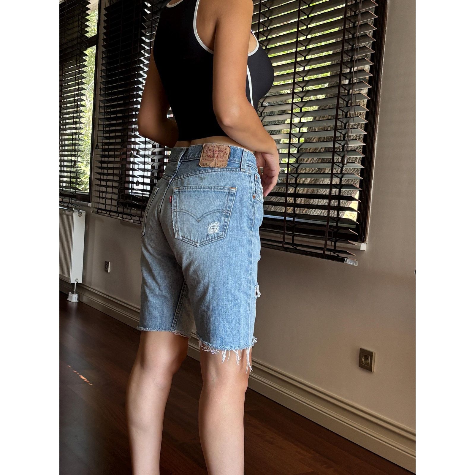 Levi's Levi's 501 Shorts 32x34 Light Wash Distressed Back Print Size US 32 / EU 48 - 2 Thumbnail