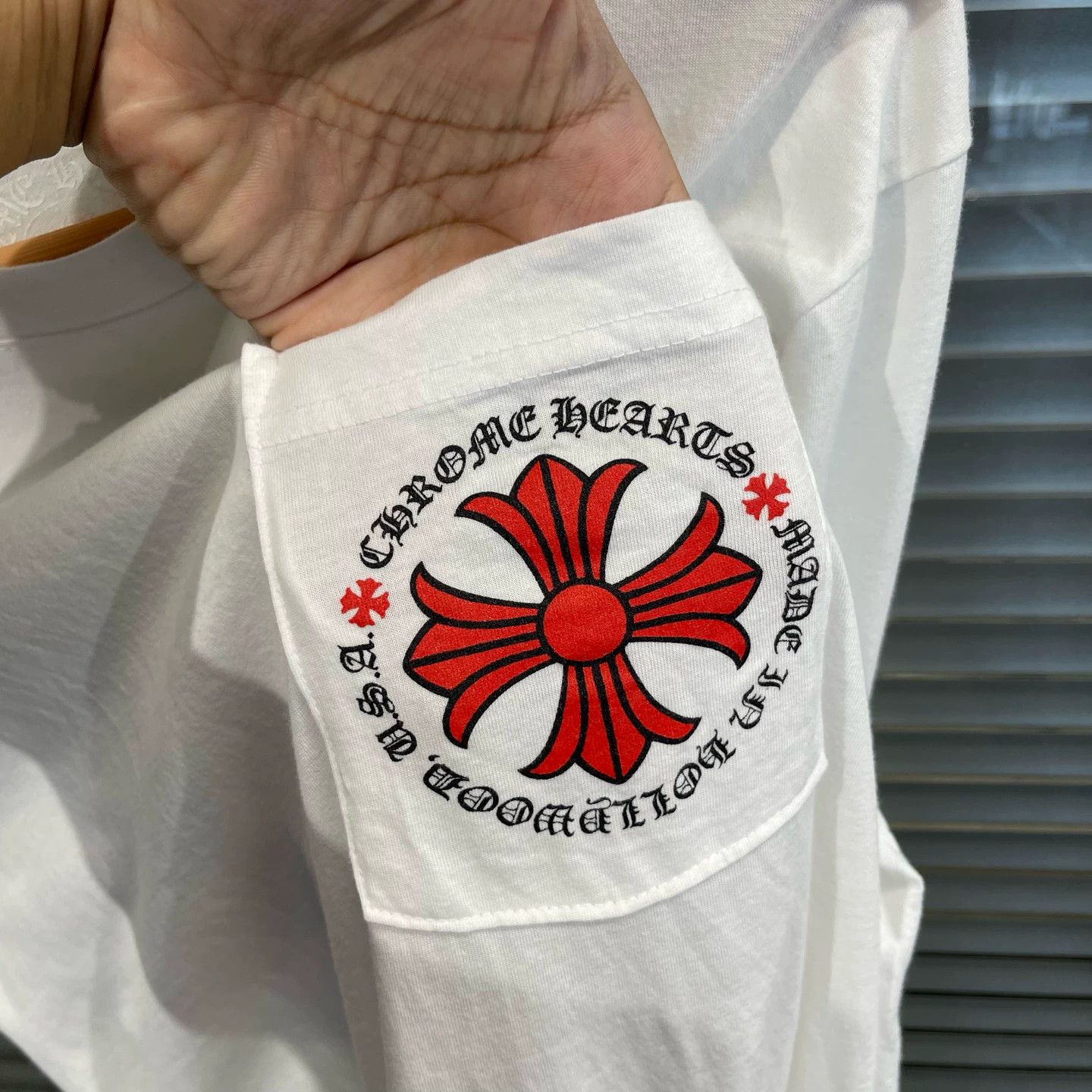 Chrome Hearts Chrome Hearts Red Sanskrit Cross Flower Print LS M (New) Size US M / EU 48-50 / 2 - 4 Thumbnail