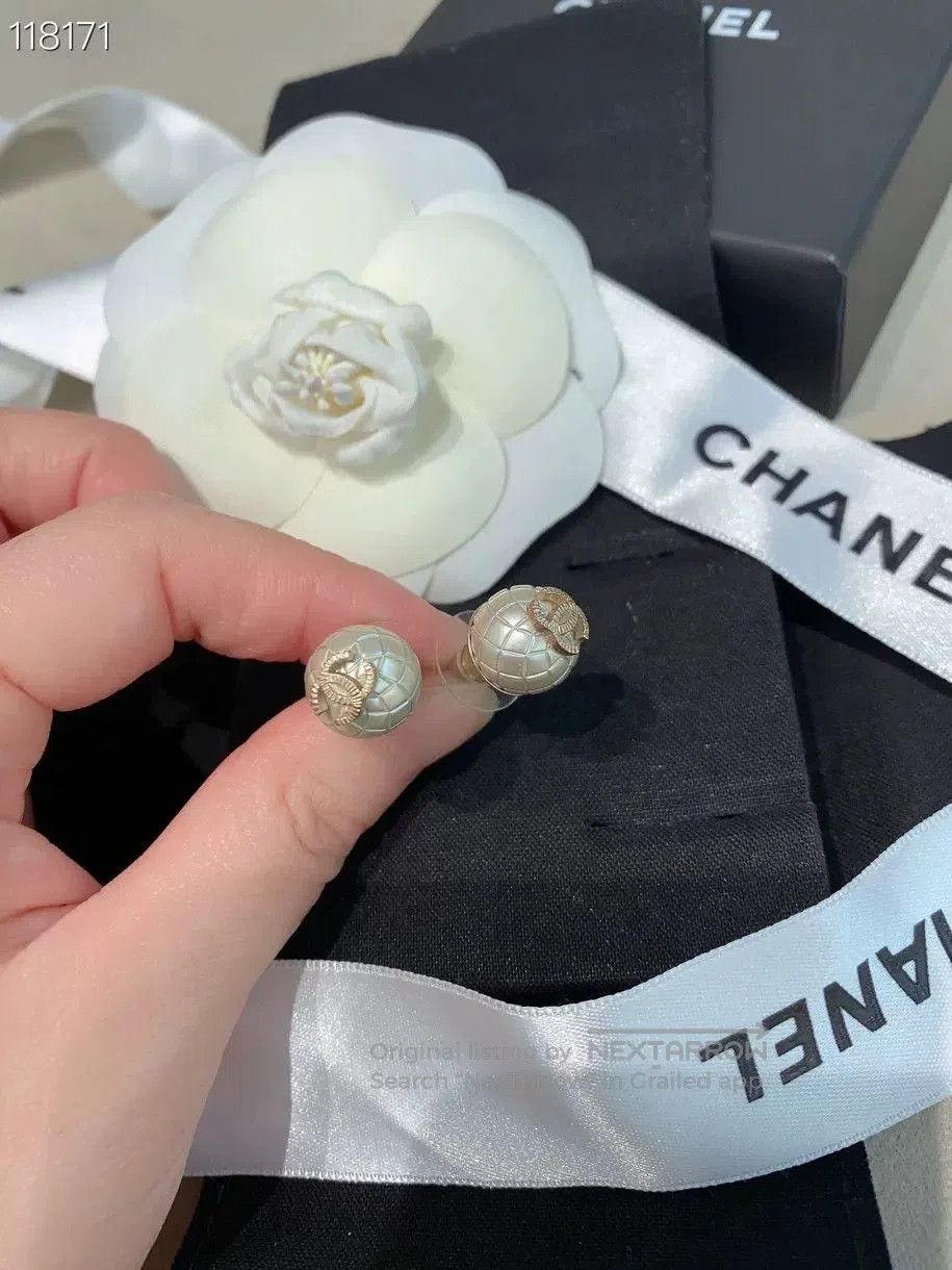 Chanel Chanel Limited Edition Pearl Double C Earrings. Size ONE SIZE - 2 Thumbnail