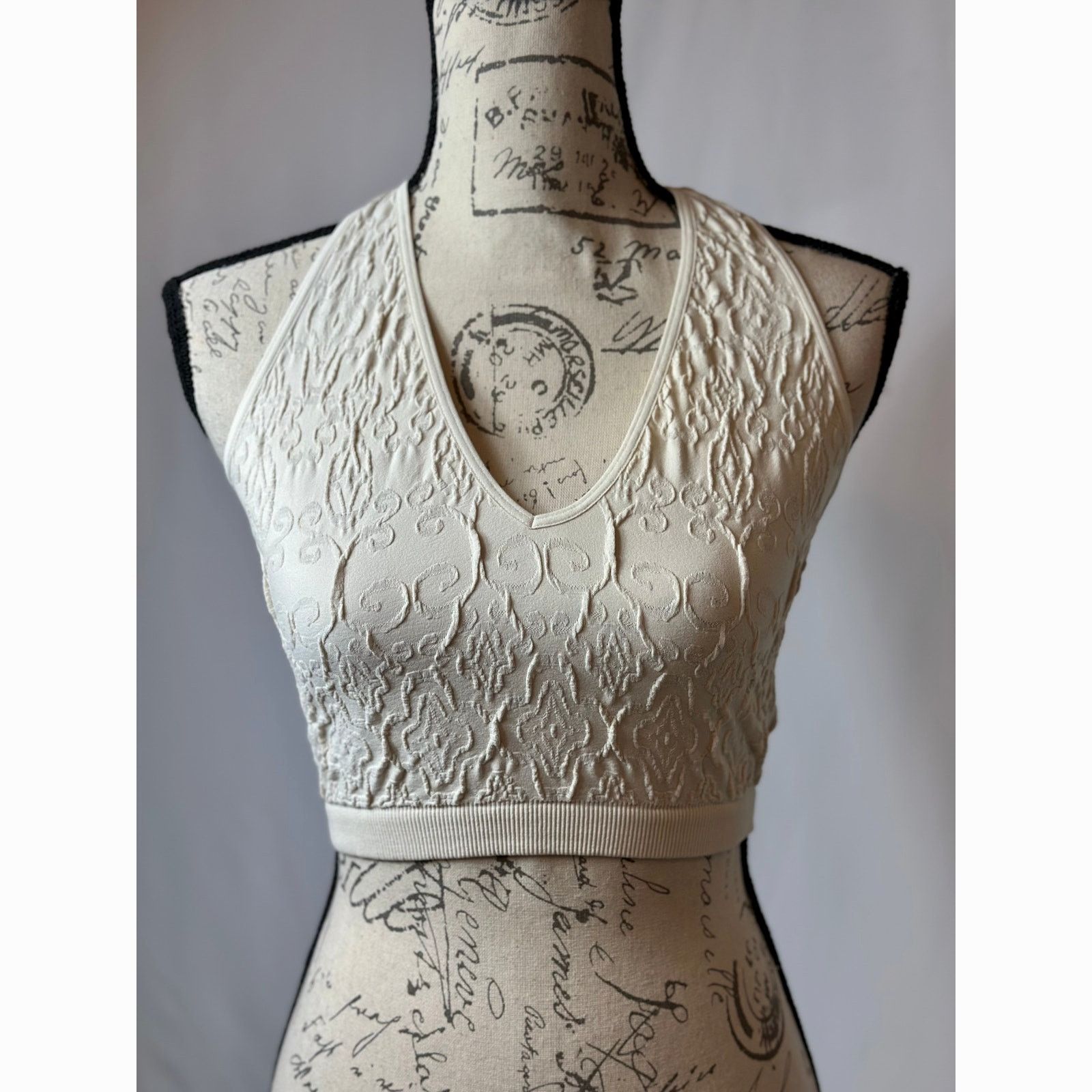 BKE BKE Seamless Textured Halter Bralette Top M/L Size M / US 6-8 / IT 42-44 - 6 Thumbnail