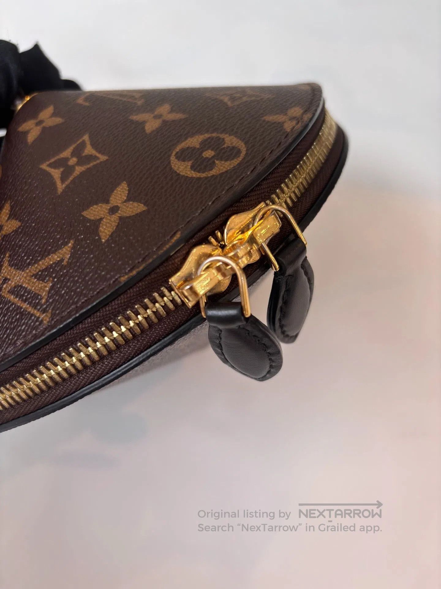 Louis Vuitton LV Monogram UFO Runway Bag. Size ONE SIZE - 6 Thumbnail