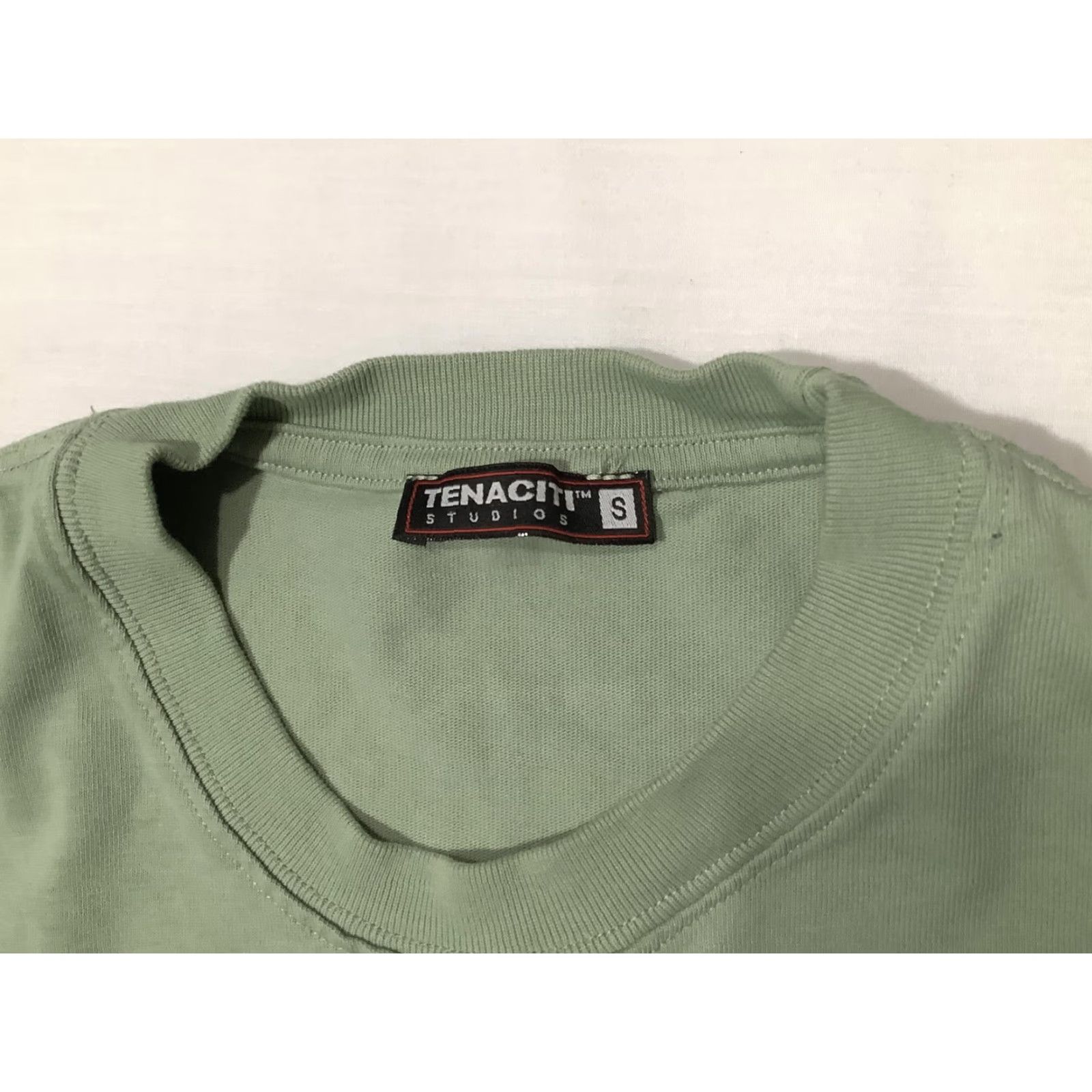 Vintage Tenaciti Studios Shirt Mens Small Green Embrace Resilience Crown Graphic Tee Size US S / EU 44-46 / 1 - 3 Thumbnail