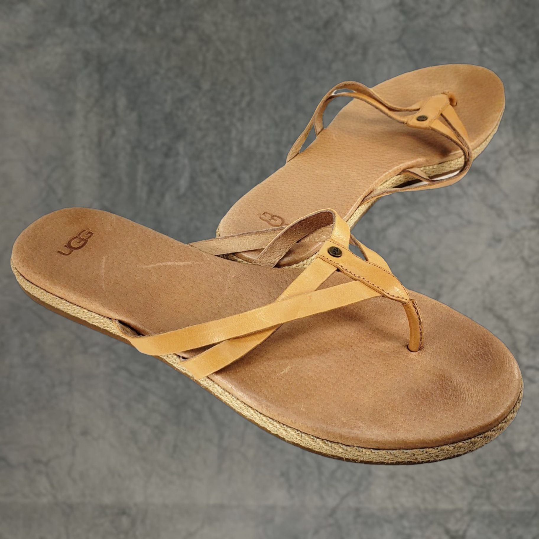 Ugg VINTAGE? No. Sorry, cannot determine. Size US 8 / IT 38 - 1 Thumbnail