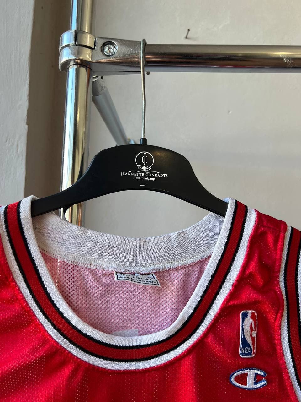 NBA NBA CHICAGO BULLS #33 PIPPEN 90’S BASKETBALL JERSEY RARE M Size US M / EU 48-50 / 2 - 4 Thumbnail