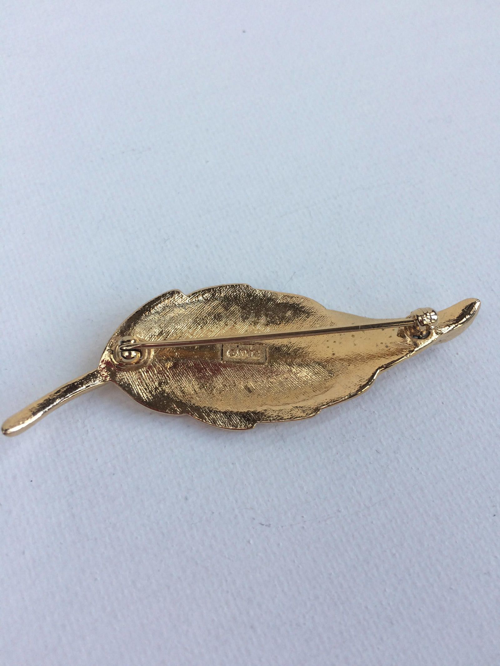 Designer Elegant AVON Gold Leaf Brooch - Vintage-Inspired Accessory Size ONE SIZE - 2 Thumbnail