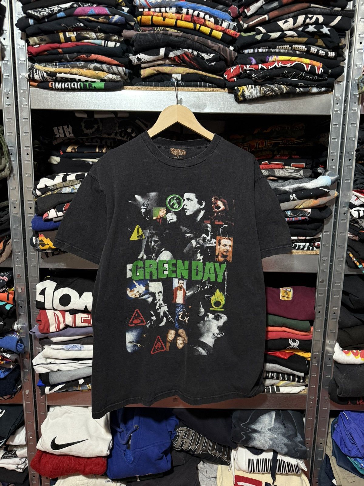 Vintage Vintage 90’s Vintage Green Day Warning American Idiot Tee Size US XL / EU 56 / 4 - 1 Thumbnail