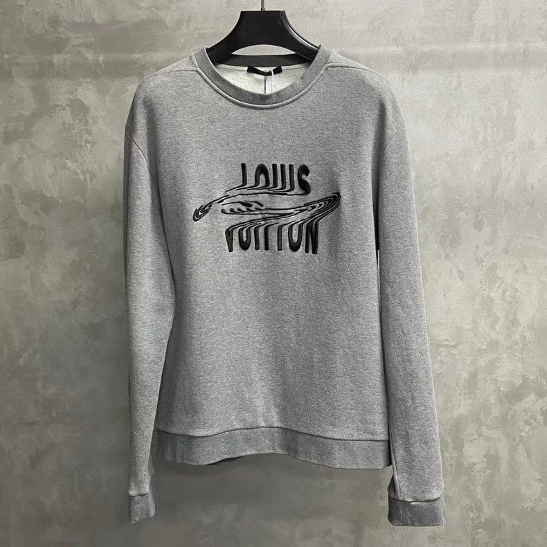 Louis Vuitton Louis Vuitton Grey Twisted Letter long sleeves Size US XXL / EU 58 / 5 - 1 Thumbnail