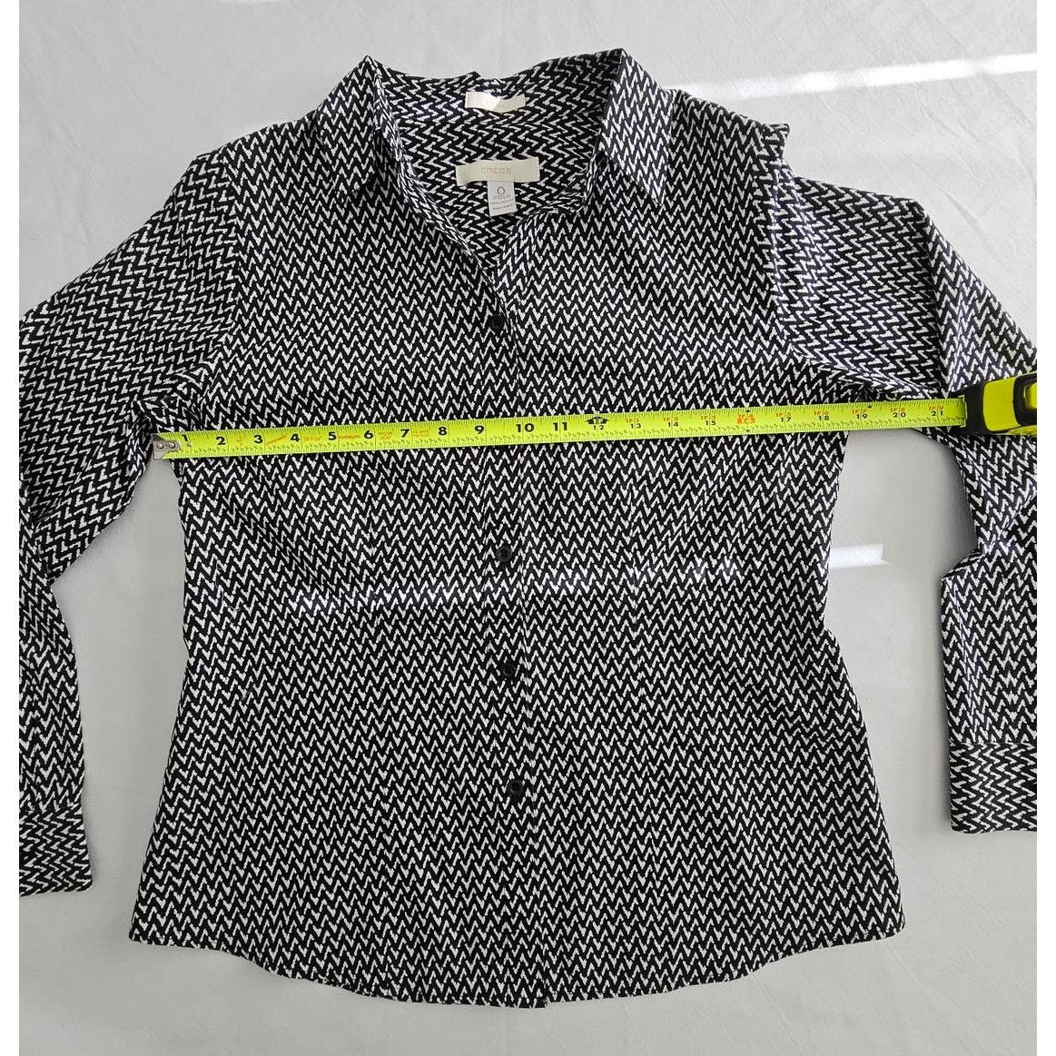 Chicos Chico's No-Iron Zig-Zag Button Front Blouse Shirt Top 0 S 4 Size S / US 4 / IT 40 - 4 Thumbnail
