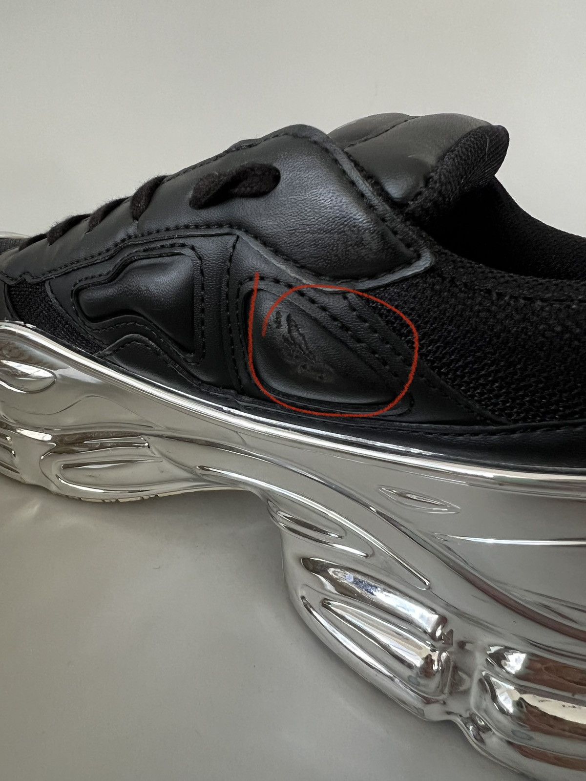 Raf Simons Raf Simons Ozweego Black Silver Metallic Size US 7 / EU 40 - 6 Thumbnail