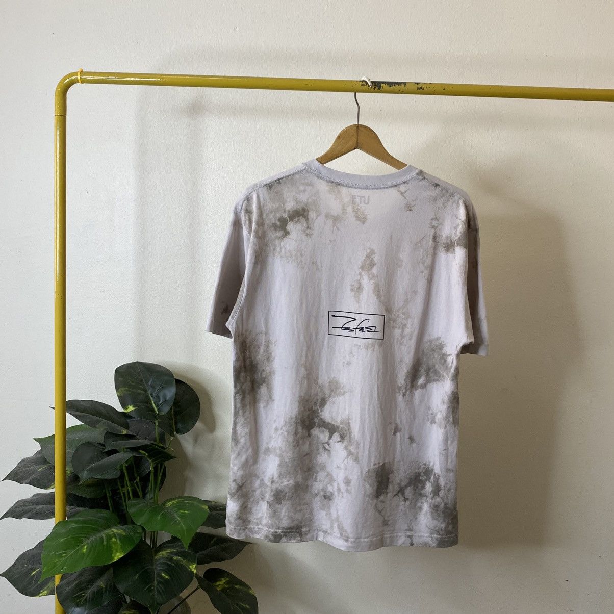 Futura Futura Laboratories x Uniqlo Tie Dye Collaboration T Shirt Size US L / EU 52-54 / 3 - 7 Thumbnail