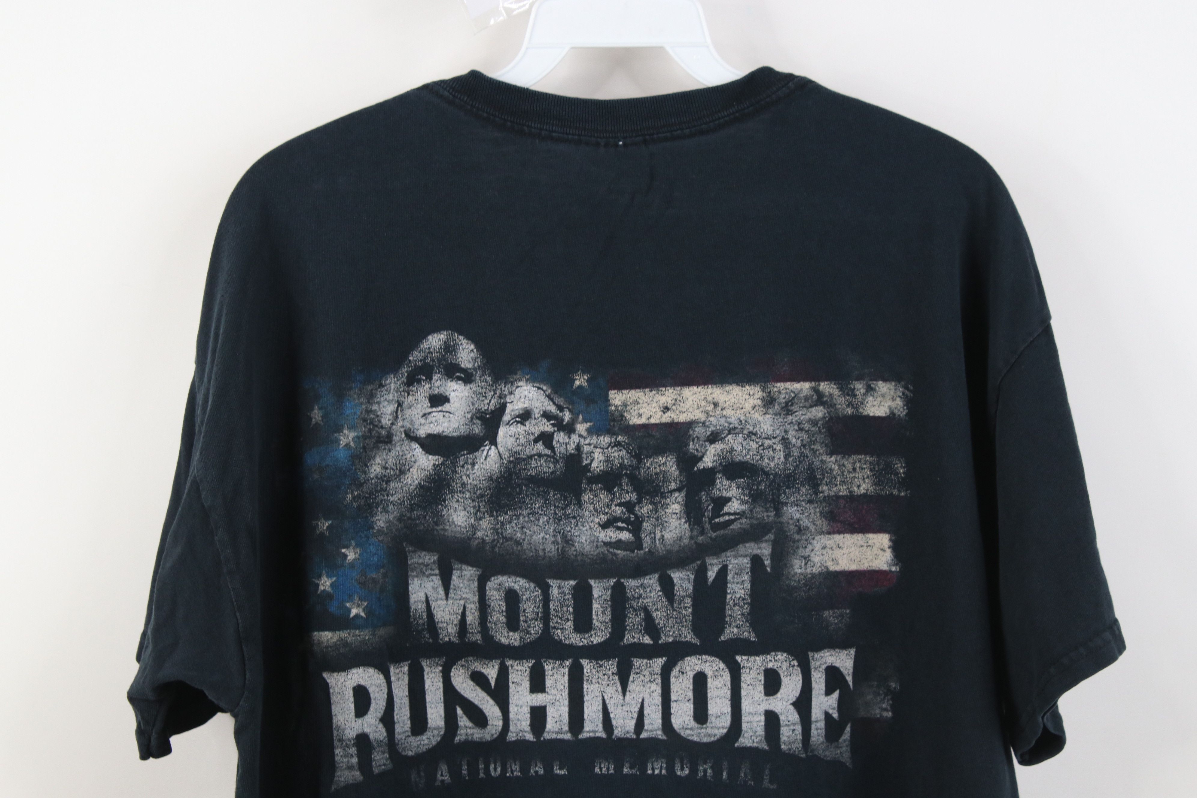 Vintage Vintage Y2K Mount Rushmore Monument Short Sleeve T-Shirt Size US L / EU 52-54 / 3 - 13 Thumbnail