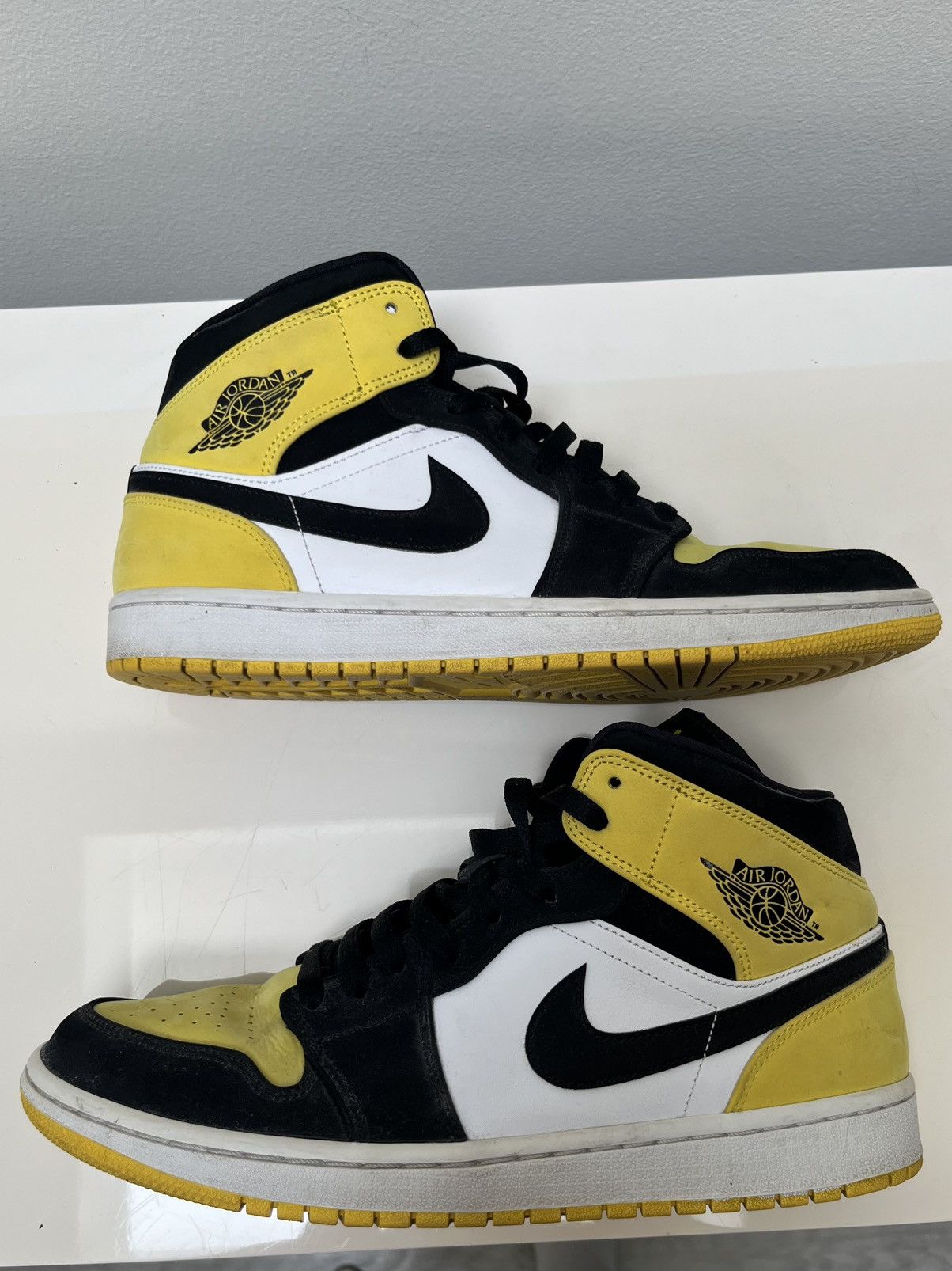 Jordan Brand 2019 Air Jordan 1 Mid SE ‘Yellow Toe’ Size US 11.5 / EU 44-45 - 6 Thumbnail