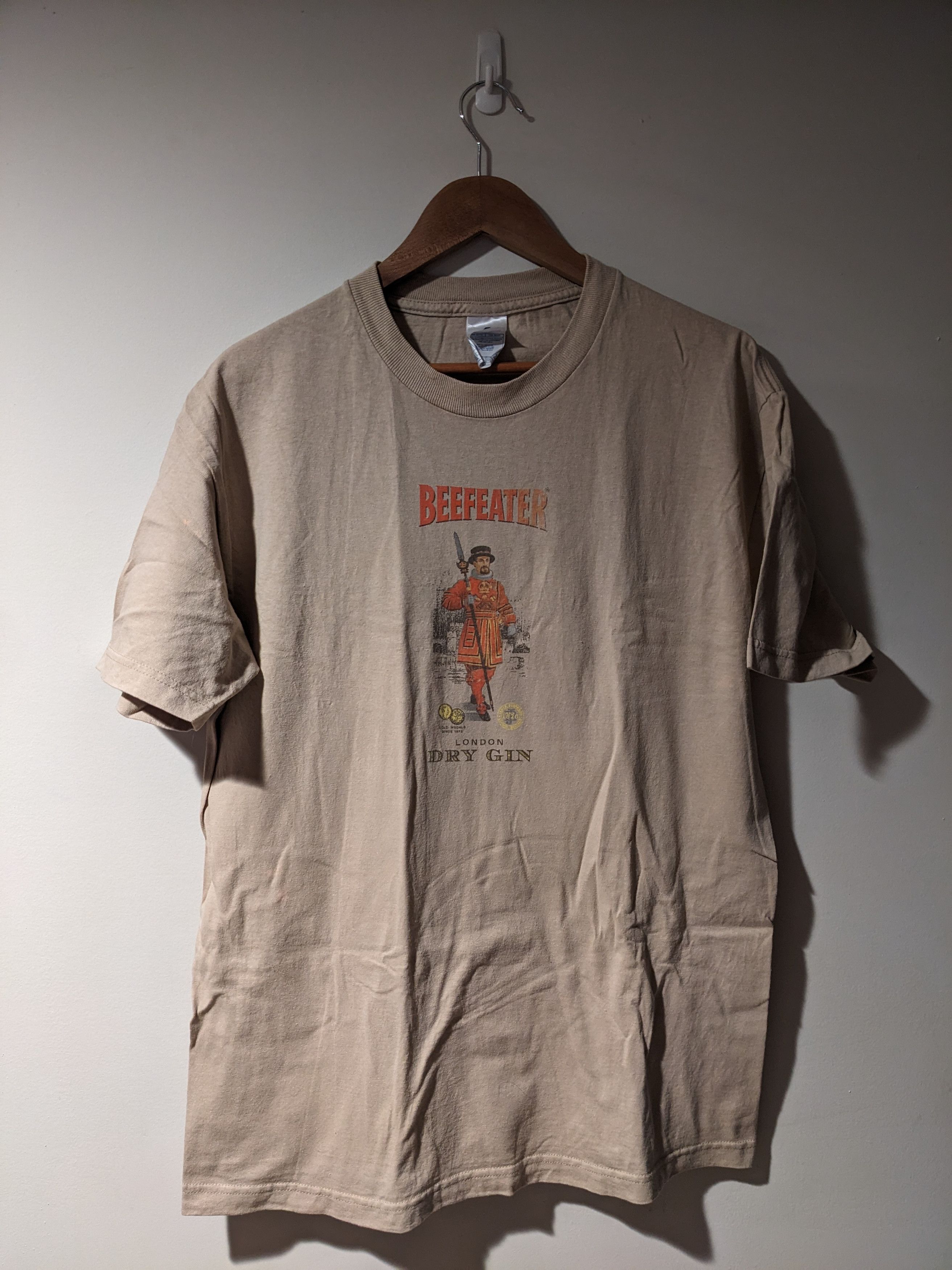 Alstyle Vintage Y2K BeefEater London Dry Gin Alcohol Promo T-Shirt Size US L / EU 52-54 / 3 - 1 Thumbnail
