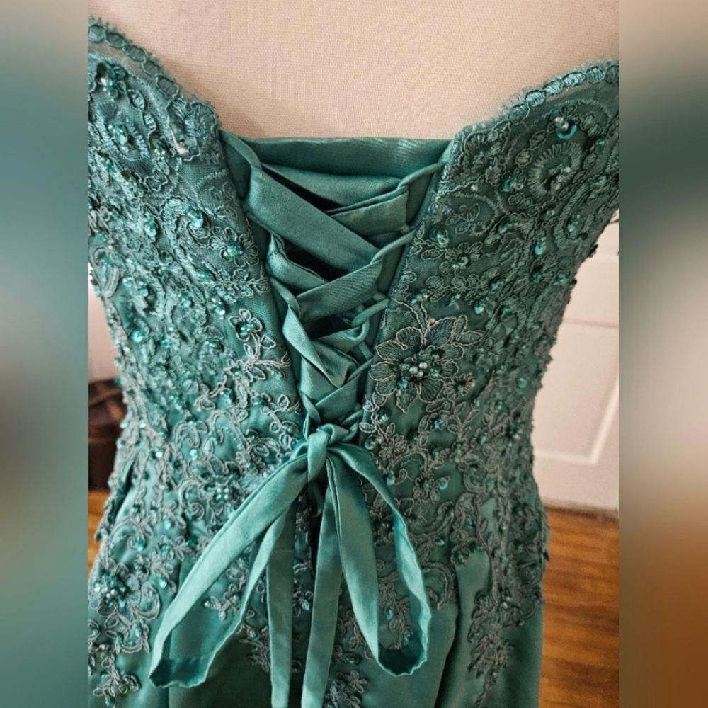 Designer Kikiprom Elegant Green Lace Off-Shoulder Dress Size L / US 10 / IT 46 - 4 Thumbnail