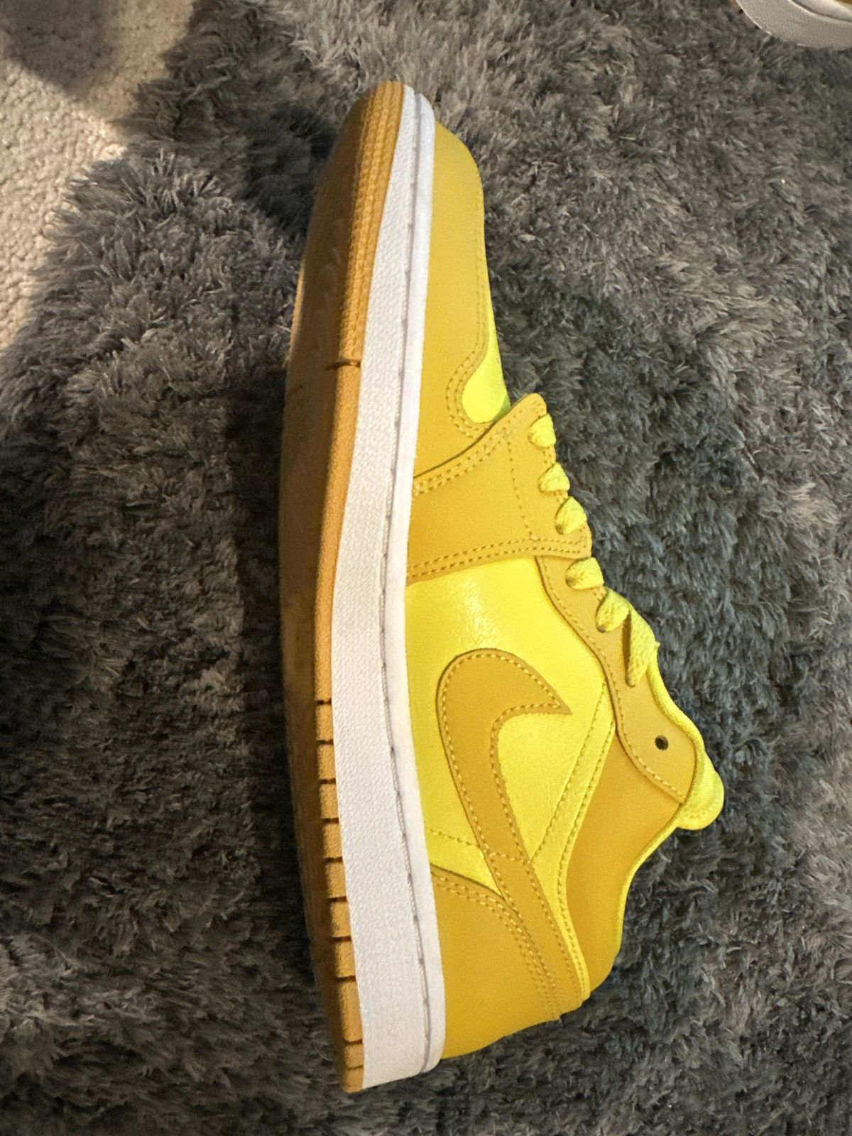 Nike Wmns Air Jordan 1 low yellow strike Size US 9.5 / IT 39.5 - 3 Thumbnail