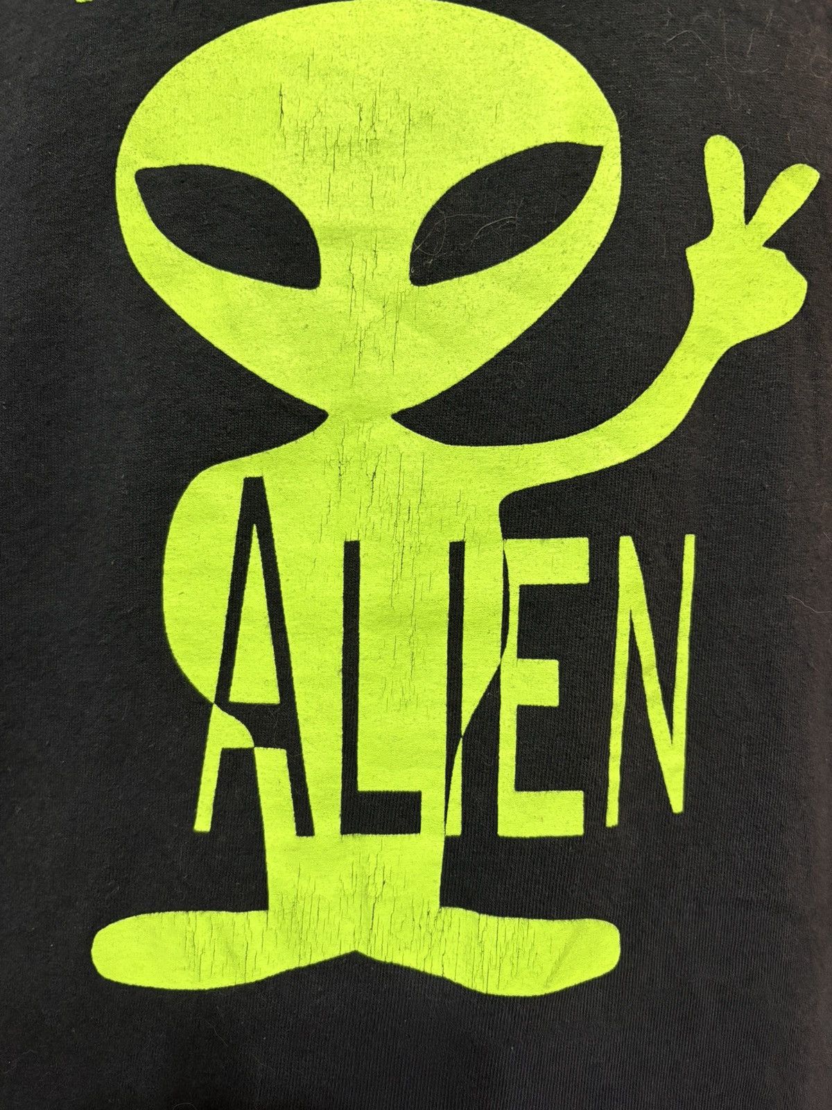 Vintage Vintage Almost Alien Tshirt Y2K Peace Tee Size US L / EU 52-54 / 3 - 2 Thumbnail