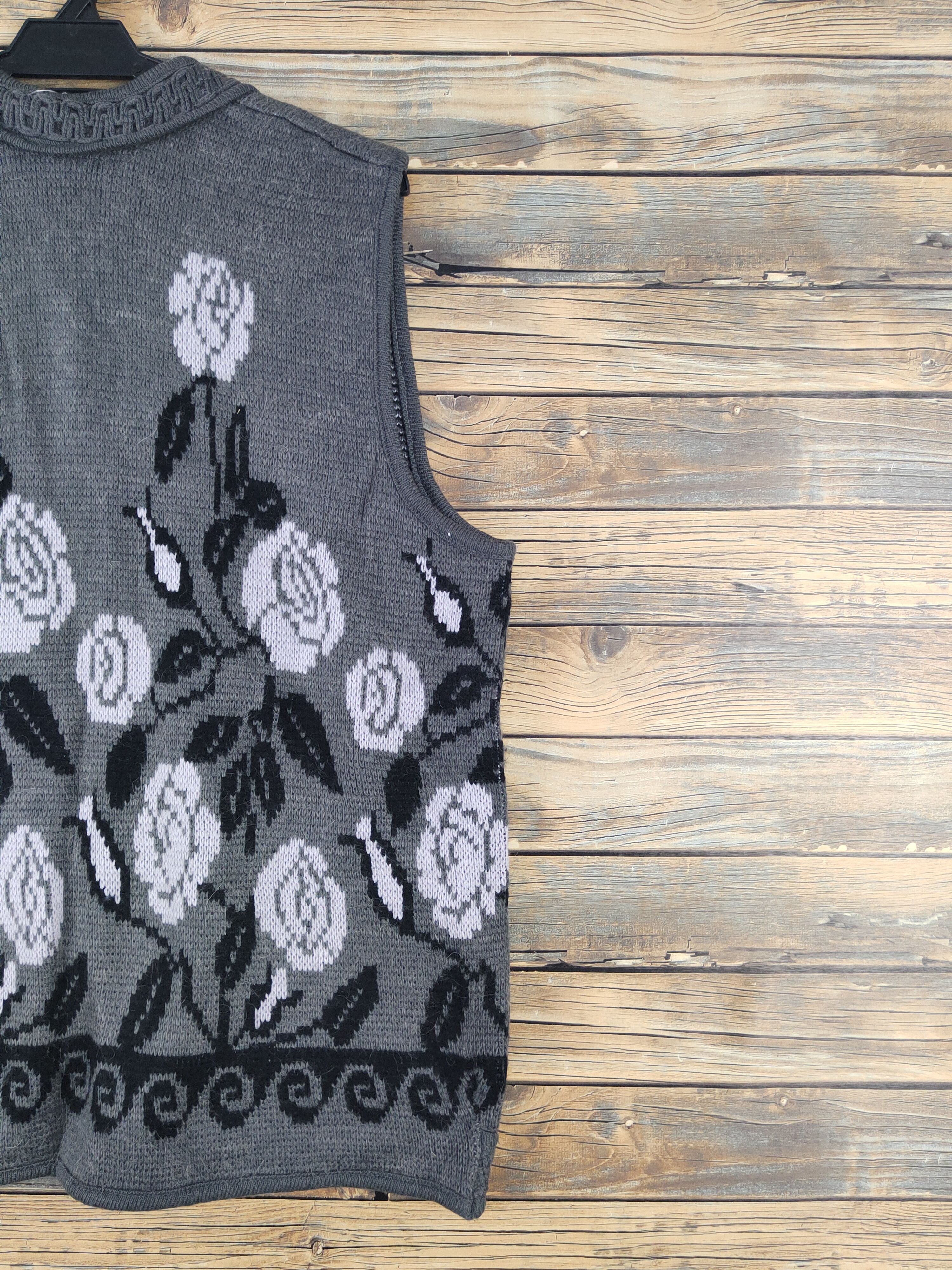 Vintage Japanese Brand Dark Gray Knitwear Vests #W1746 Size L / US 10 / IT 46 - 9 Thumbnail