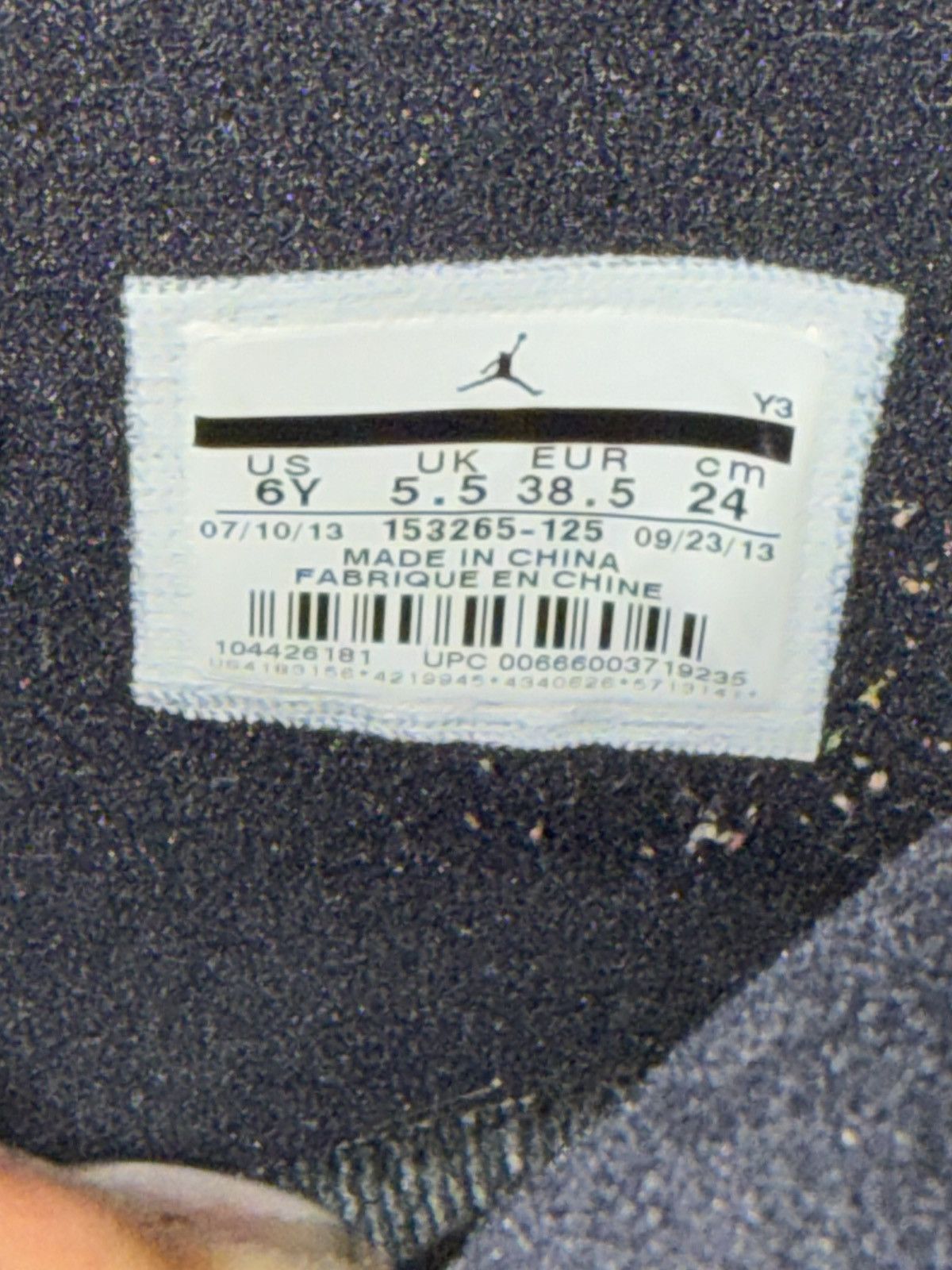 Nike Air Jordan 12 Retro GS Taxi 2013 size 6Y Size US 6 / EU 39 - 12 Thumbnail