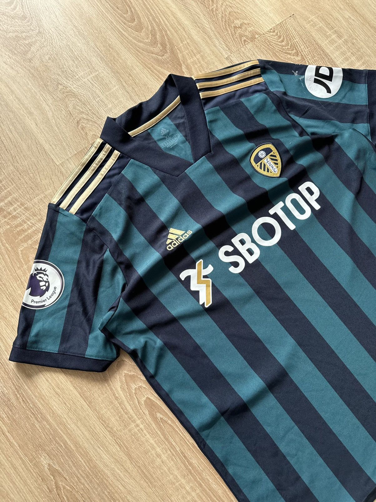 Adidas LEEDS UNITED 2020/2021 FOOTBALL SOCCER JERSEY ADIDAS GD1010 Size US XL / EU 56 / 4 - 3 Thumbnail