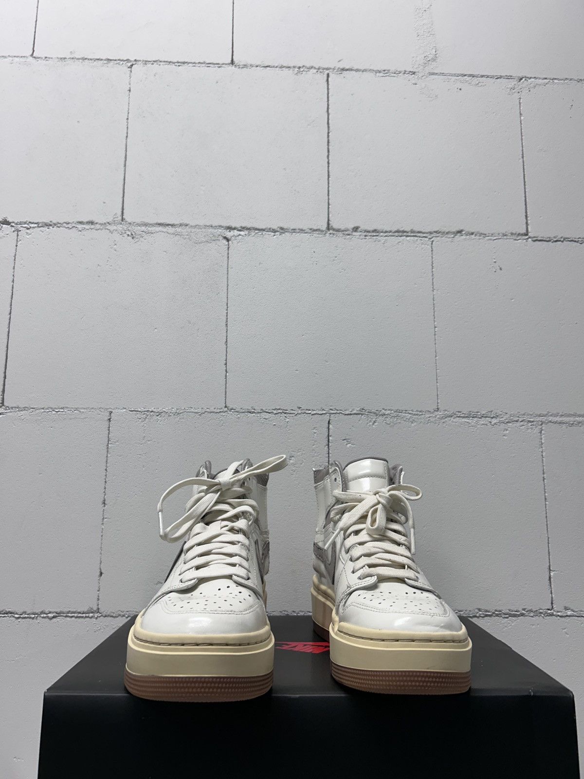 Jordan Brand × Nike Nike Air Jordan 1 Elevate High SE US 7.5 / 24.5 cm Size US 5.5 / EU 38 - 3 Thumbnail