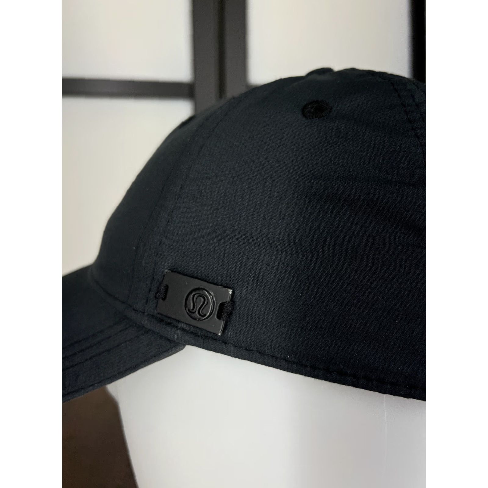 Lululemon Lululemon Hat Cap Fitted M Black 100% Polyester Run Outdoors Logo Lightweight Quick Dry Womens) Size ONE SIZE - 5 Thumbnail