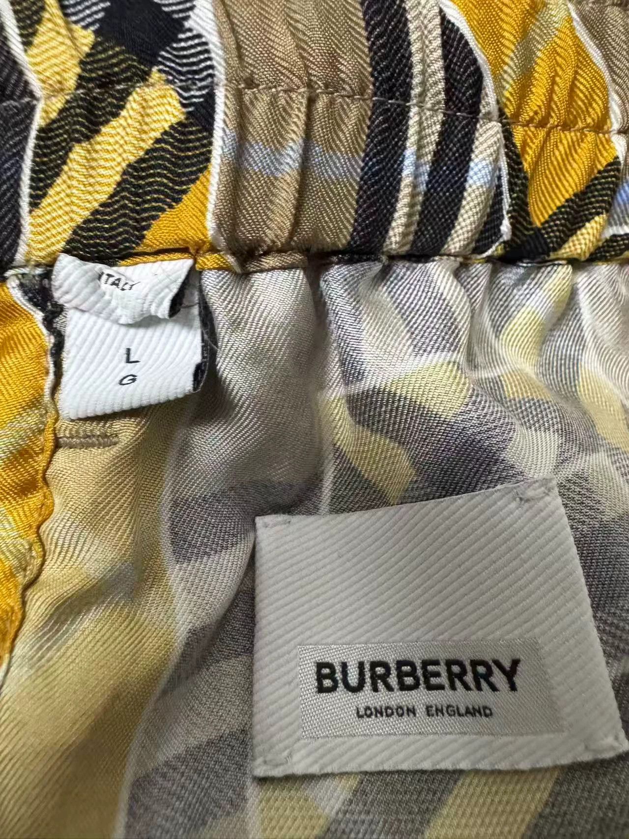 Burberry Burberry Silk Suit (L) Like New Size US L / EU 52-54 / 3 - 4 Thumbnail