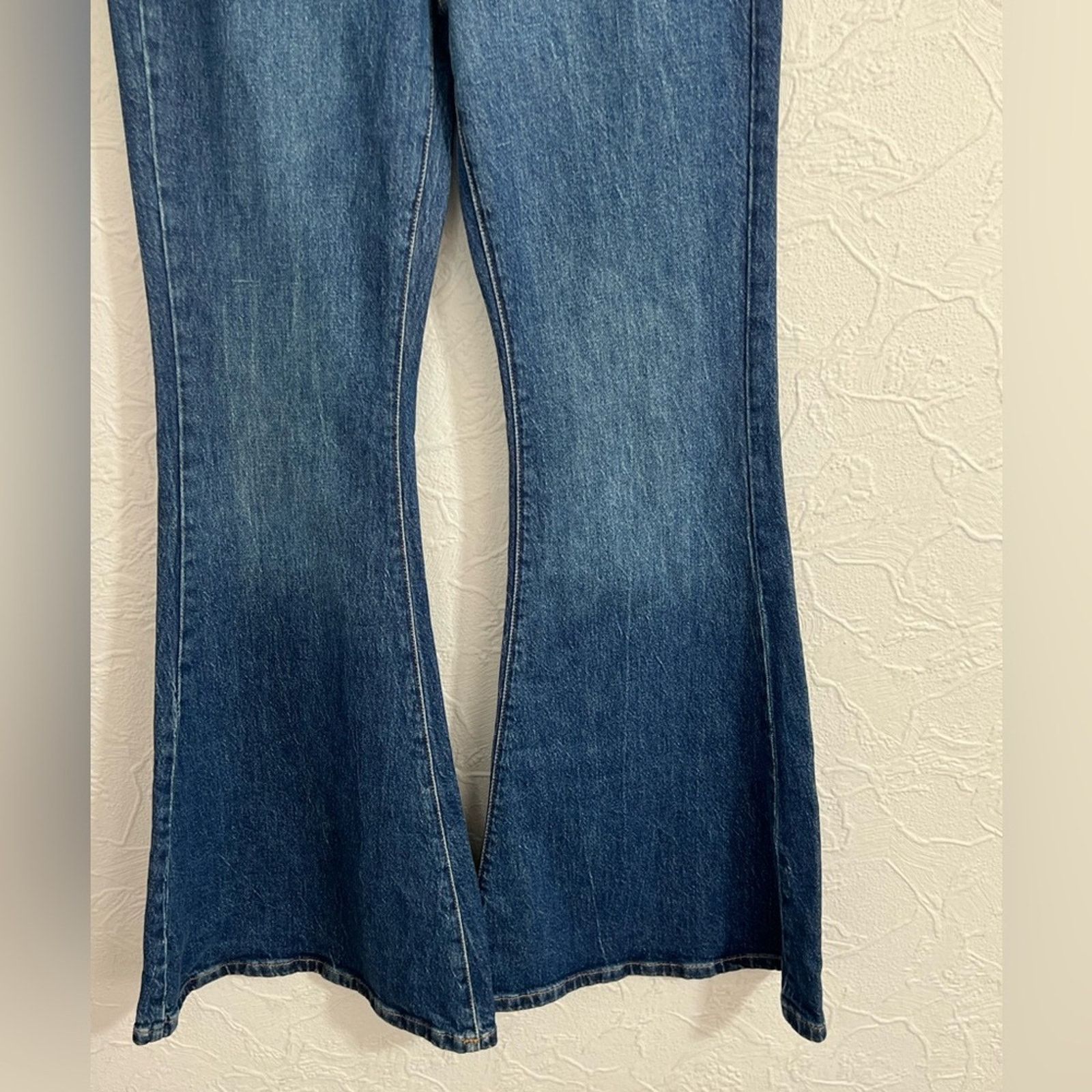 Forever 21 Forever 21 Women’s Premium Flare Jean 27x32 High Rise NWT Size 27" / US 4 / IT 40 - 3 Thumbnail