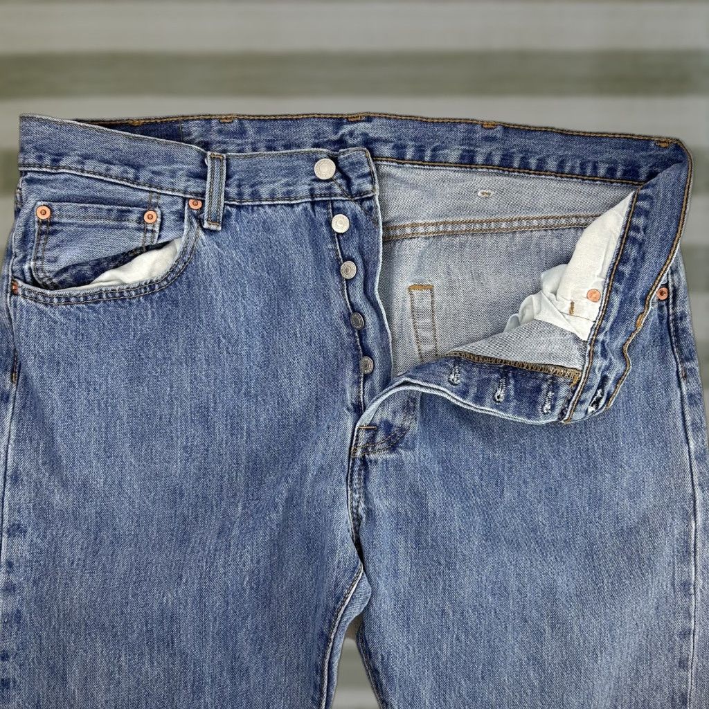 Levi's Levis 501 Jeans Mens 38x32 Blue Denim Straight Leg Button Fly Classic Fit Levi's 501 Series Regular Mens Size US 38 / EU 54 - 1 Thumbnail