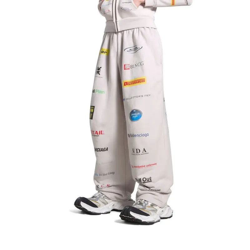 Balenciaga o1w1db11225 Business English Baggy Sweatpants & Joggers Size US 38 / EU 54 - 5 Thumbnail