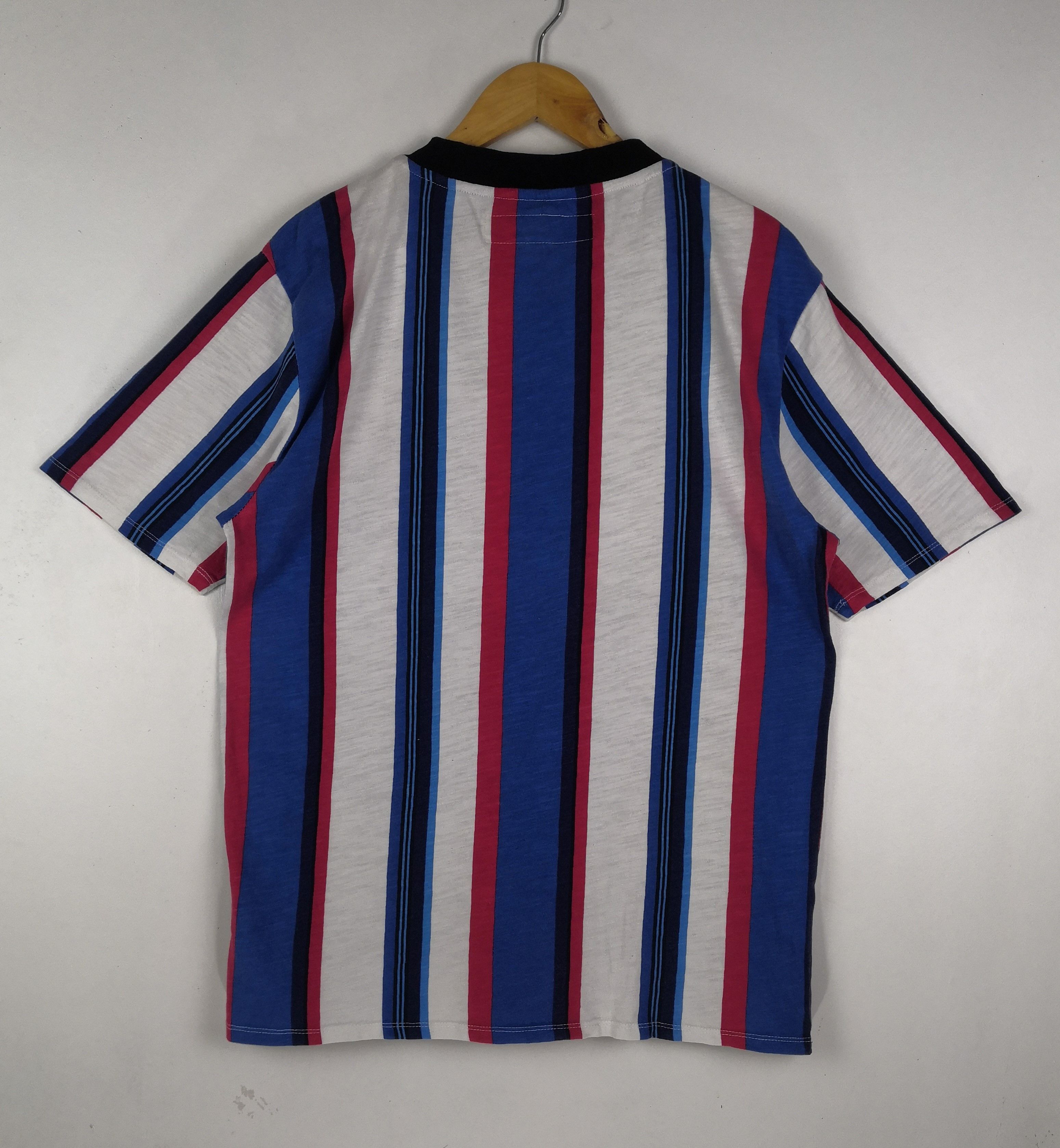 Guess Guess T-Shirt Big Logo Embroidery Stripe Guess Tee Size US L / EU 52-54 / 3 - 2 Thumbnail
