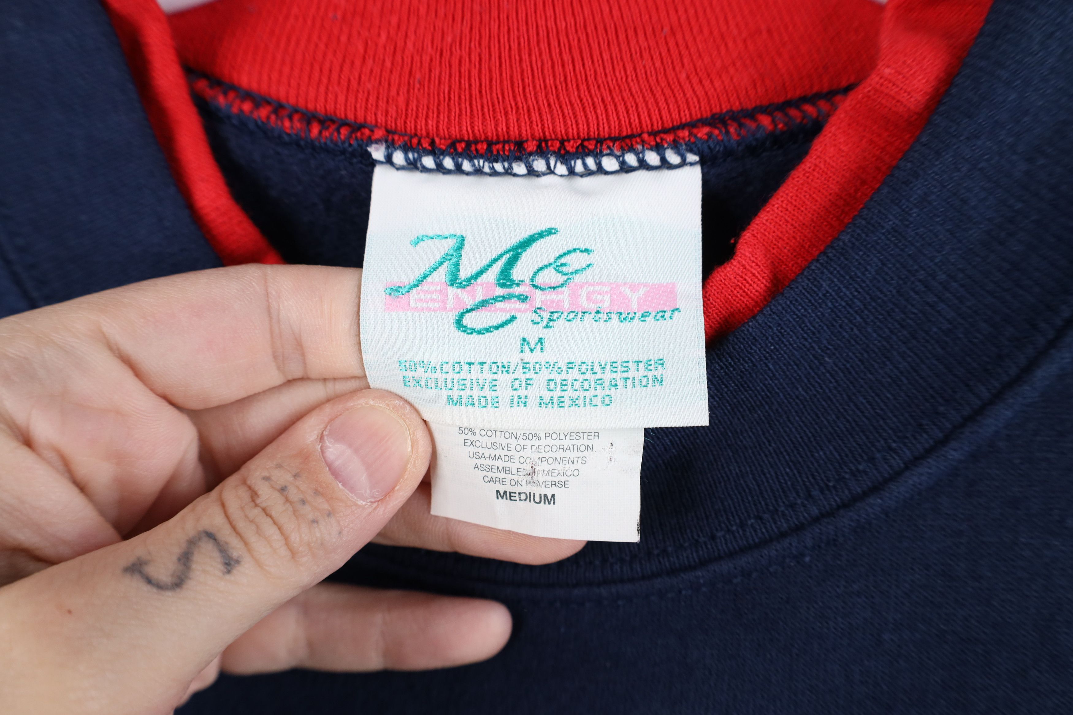 Vintage Vintage 90s Streetwear Sequin Christmas Town Sweatshirt Blue Size M / US 6-8 / IT 42-44 - 7 Thumbnail