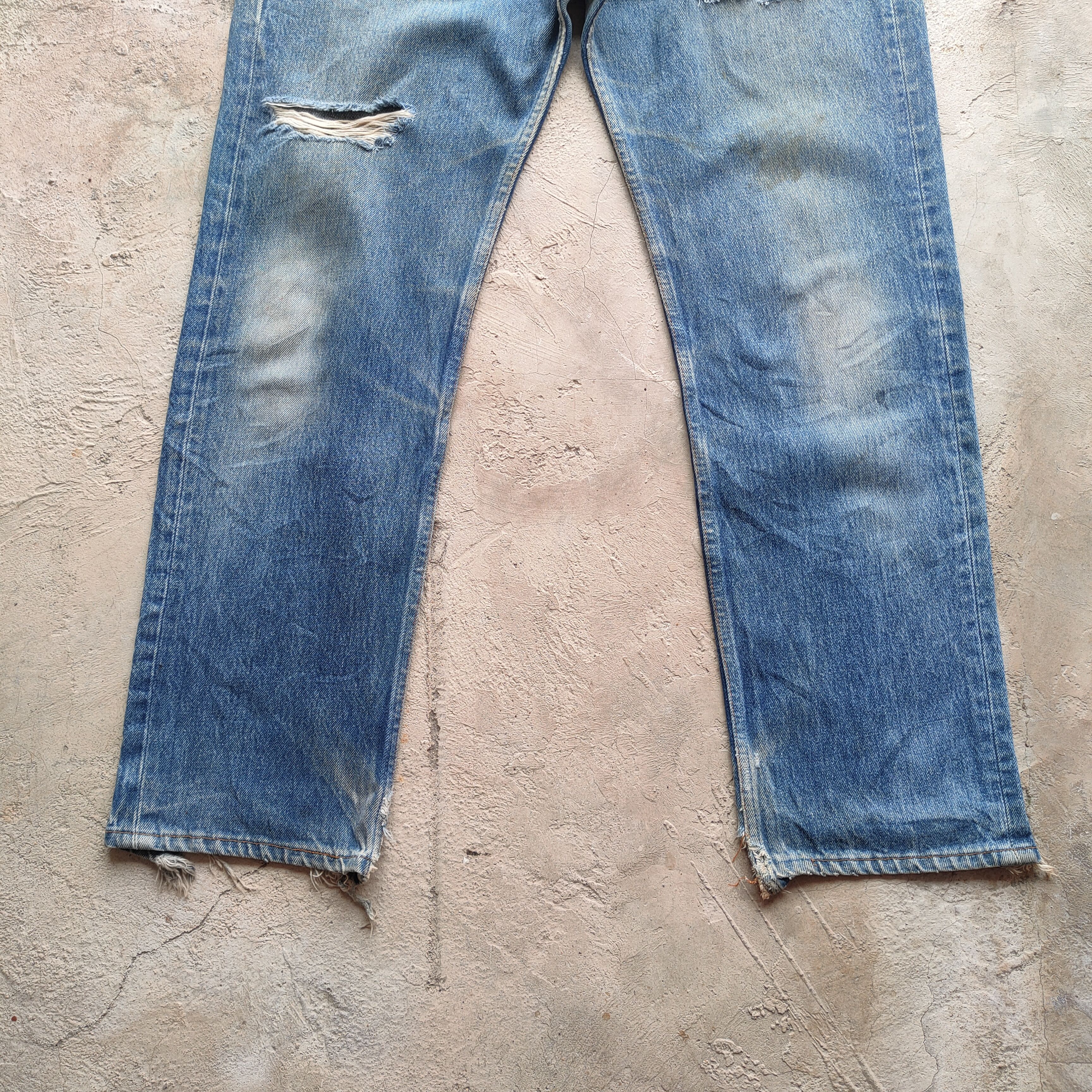 Levi's Vintage Clothing # VINTAGE LEVI'S 501 USA 95' FADED RIPPED JEAN PANTS Size US 32 / EU 48 - 5 Thumbnail