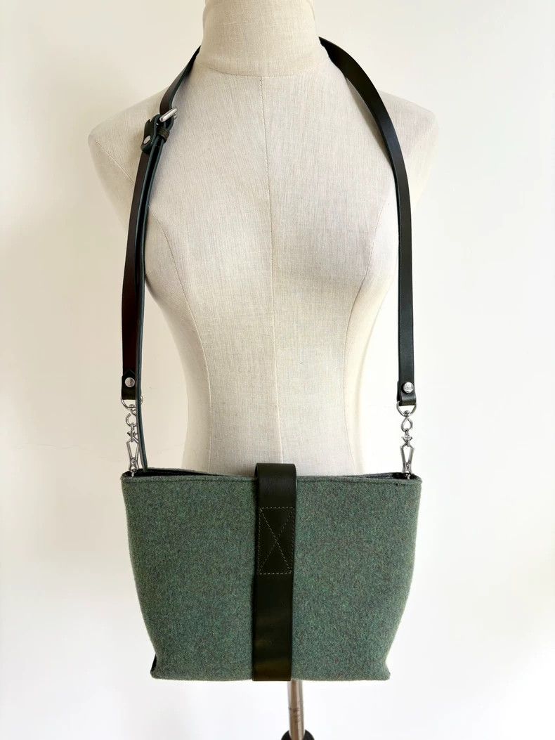 Vivienne Westwood Vivienne Westwood size os Green plush felt bag crossbody ba Size ONE SIZE - 3 Thumbnail