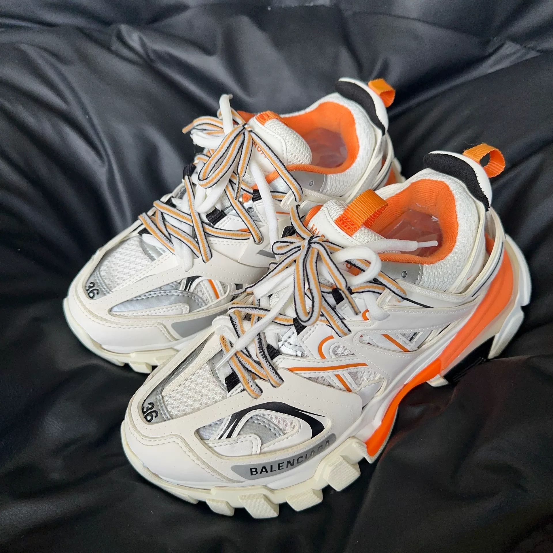Balenciaga Balenciaga White Lowtop Sneakers 36 Women Size US 6 / IT 36 - 1 Thumbnail