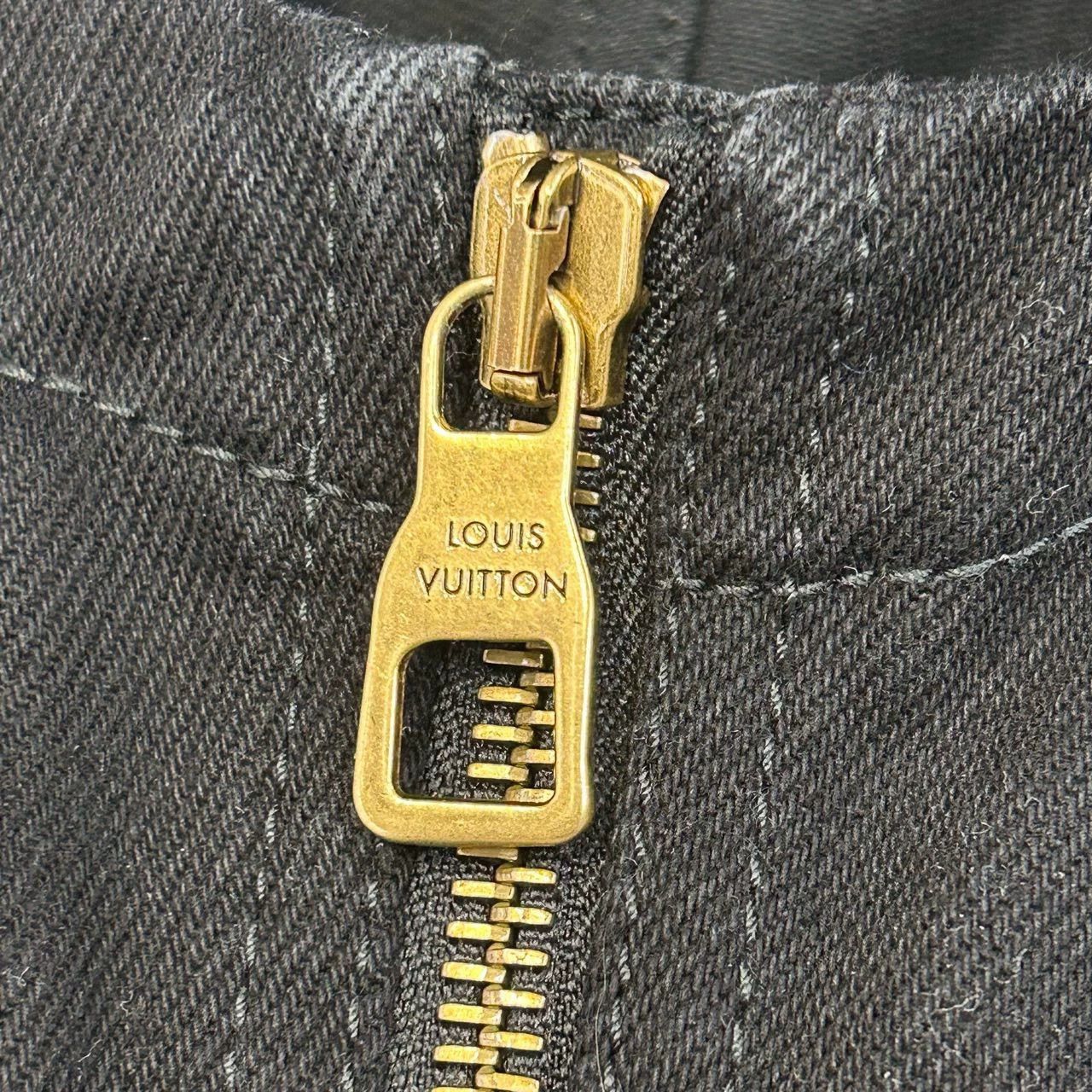 Louis Vuitton louis vuitton embossed logo zip jacket Size US L / EU 52-54 / 3 - 5 Thumbnail