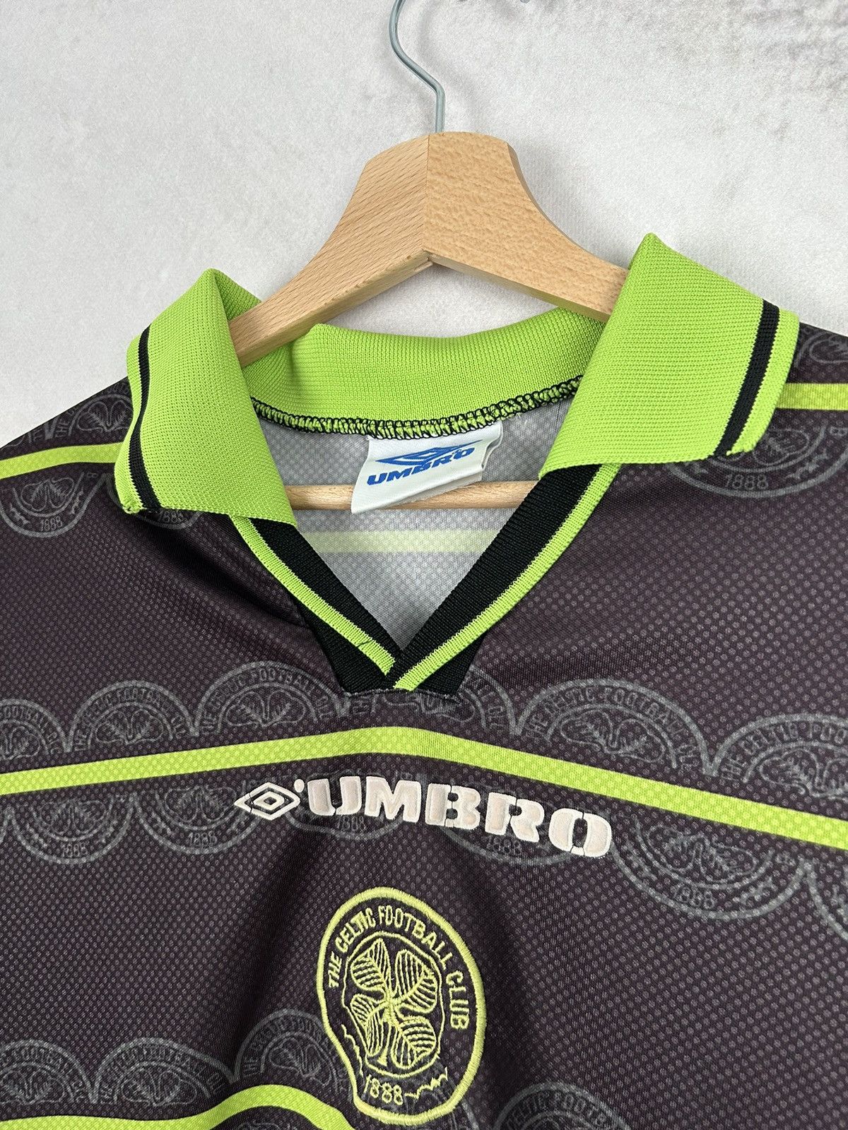 Umbro Vintage Celtic Glasgow 90s Soccer Jersey Football Rare Hype Size US L / EU 52-54 / 3 - 4 Thumbnail